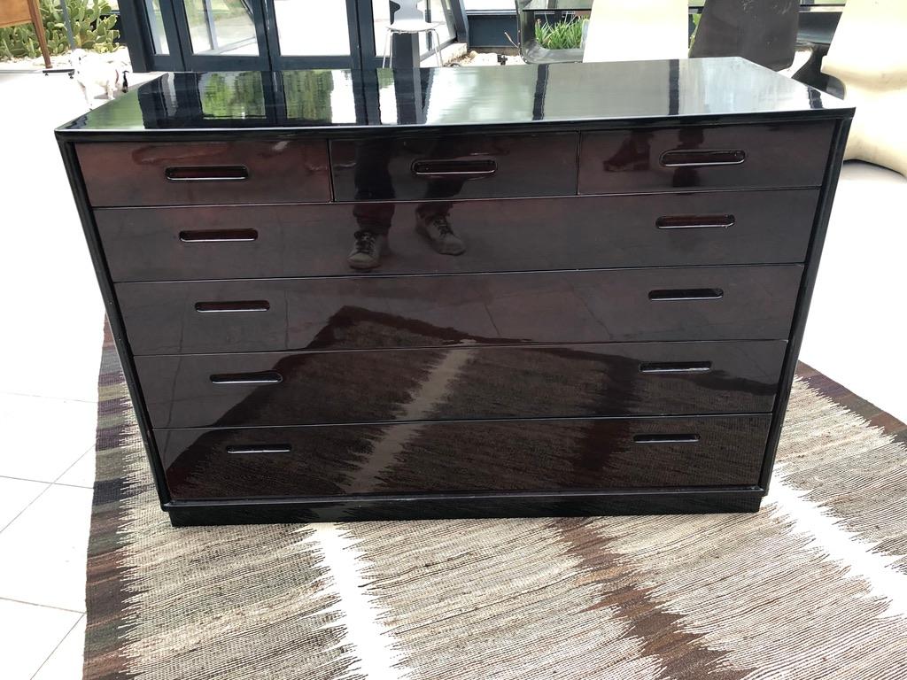 Edward Wormley dark brown lacquered solid wood chest of drawers opening with four large and three smaller drawers. 
Edition Dunbar 1960. 
Dimension 
Height 79 cm. Length 117 cm. Depth 51 cm.