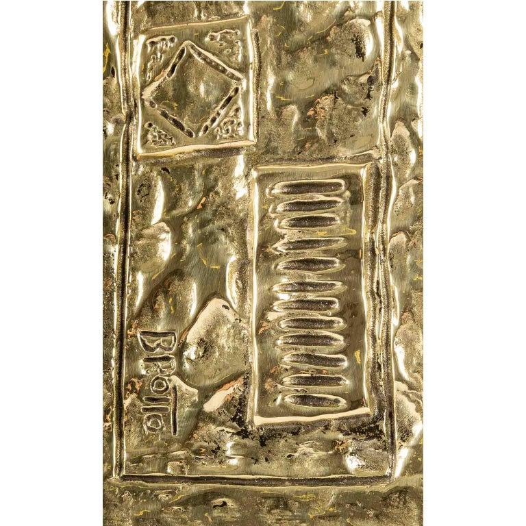 The mirror of rectangular form in height presents a border in gilded bronze decorated with geometrical cartridges in gilded bronze on all the height of the right part of the mirror.

It is signed on the facade in the lower part.