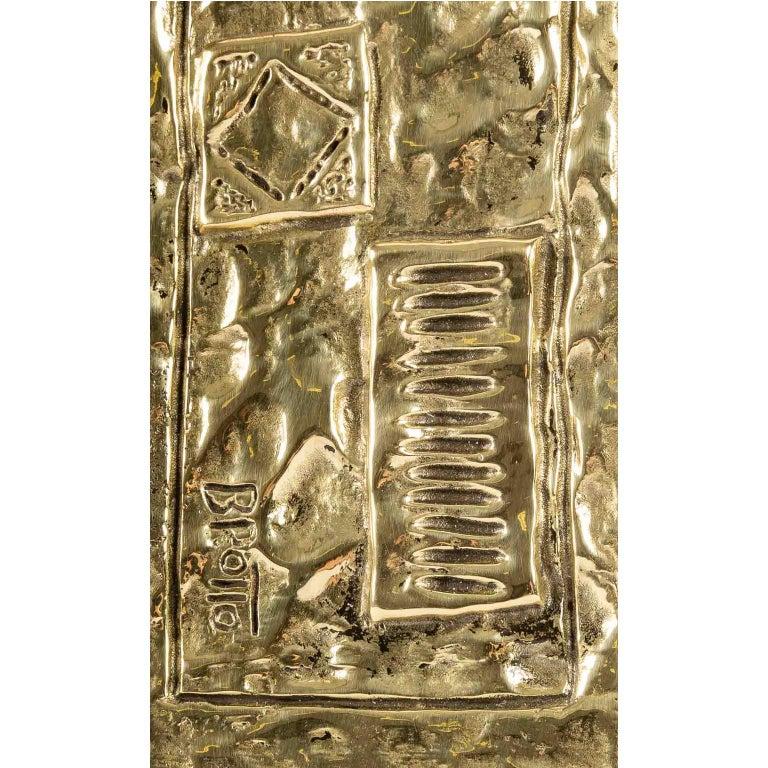 The mirror of rectangular form in height presents a border in gilded bronze decorated with geometrical cartridges in gilded bronze on all the height of the right part of the mirror.

It is signed on the facade in the lower part.