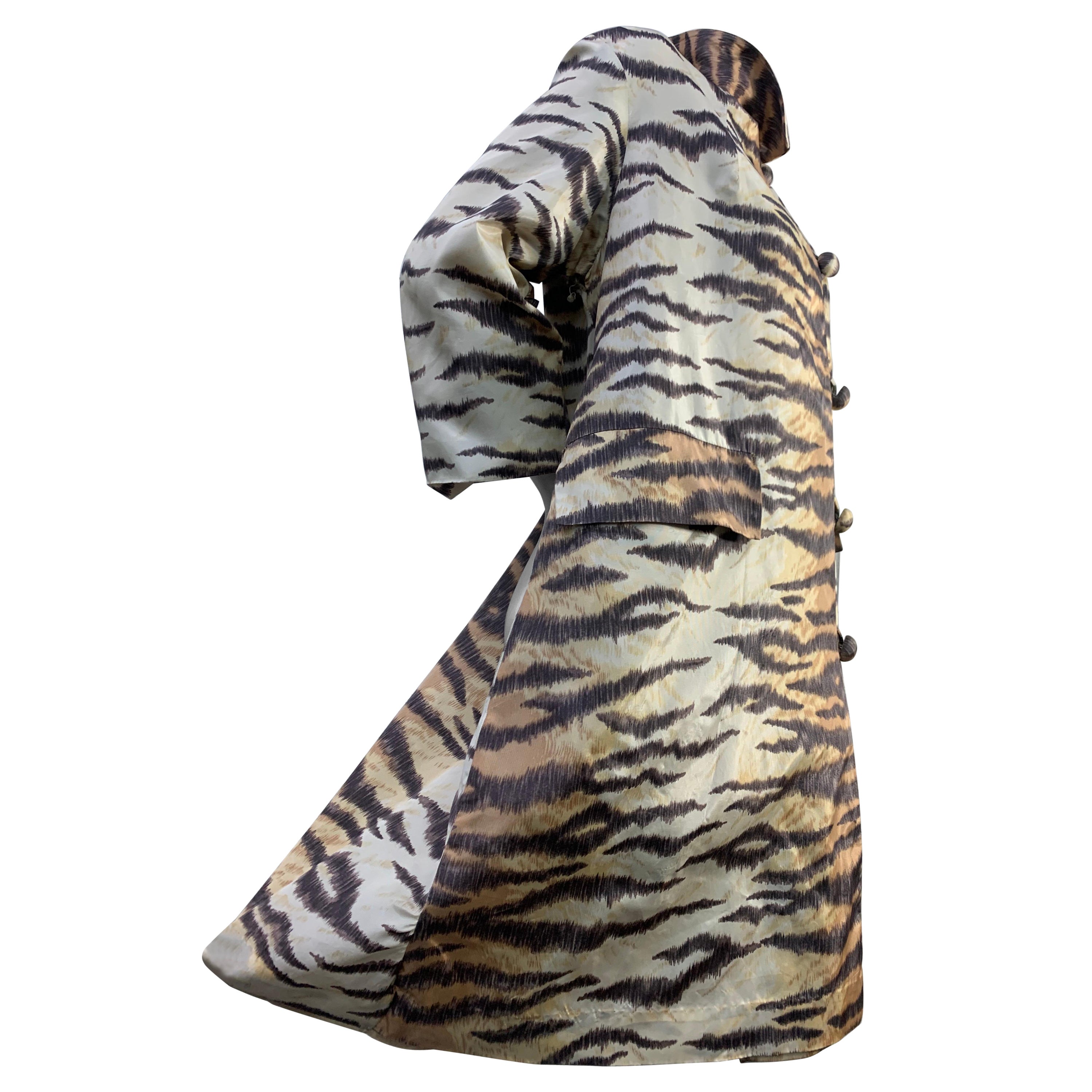 Raincoat modulaire en soie imprimé tigre par Rain-Paka, 1960 en vente