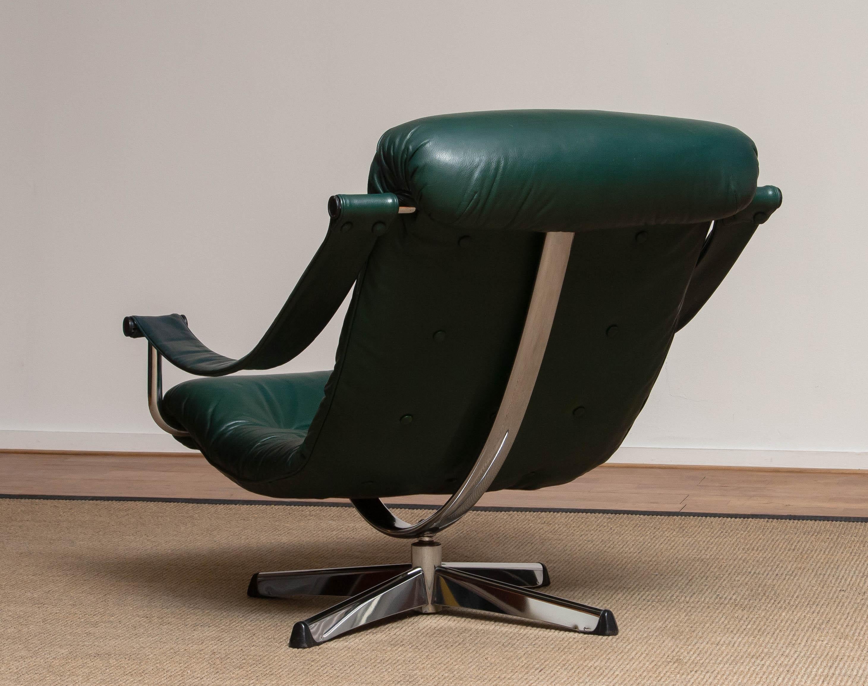 1960 Moderen Design Oxford Green Leather and Chrome Swivel Chair by Göte Mobler In Good Condition In Silvolde, Gelderland