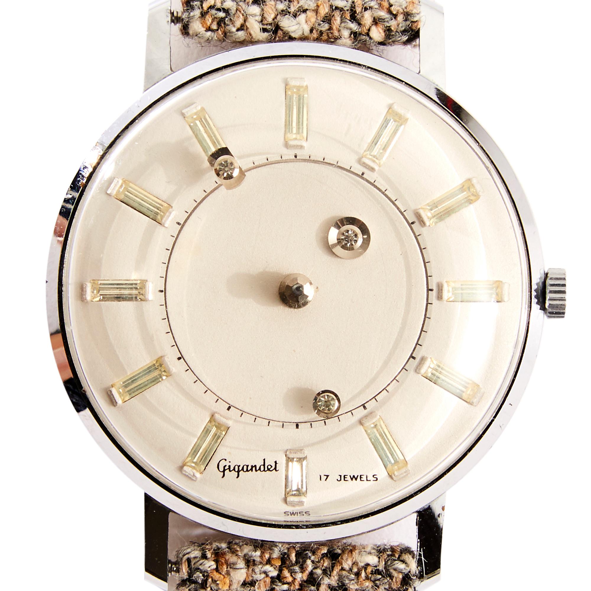 Montre Gigandet dite Mystérieuse dans le style Vacheron Constantin en acier chromé, cadran ivoire avec grands index diamants et disque central en plexiglas avec trois diamants intégrés servant d'aiguilles des secondes, des minutes et des heures,