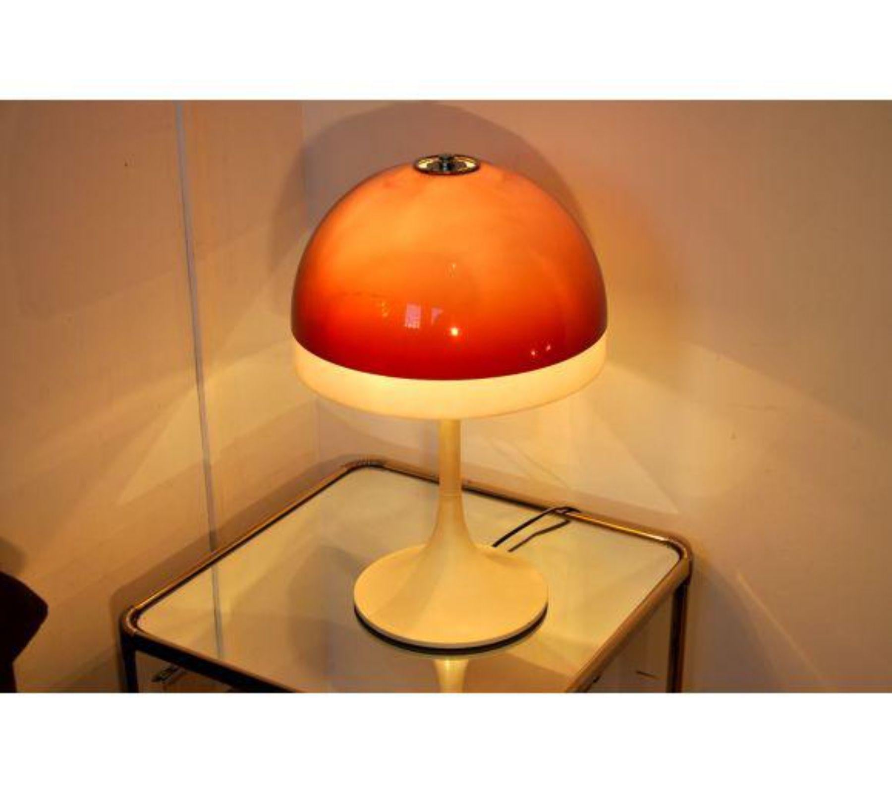 Superb mushroom lamp designed by Joan Antoni Blanc for the Spanish brand tramo. Very nice table lamp from the 70s (year of production stamped in the base). A design object that will illuminate your interior perfectly. Object in mint conditions.