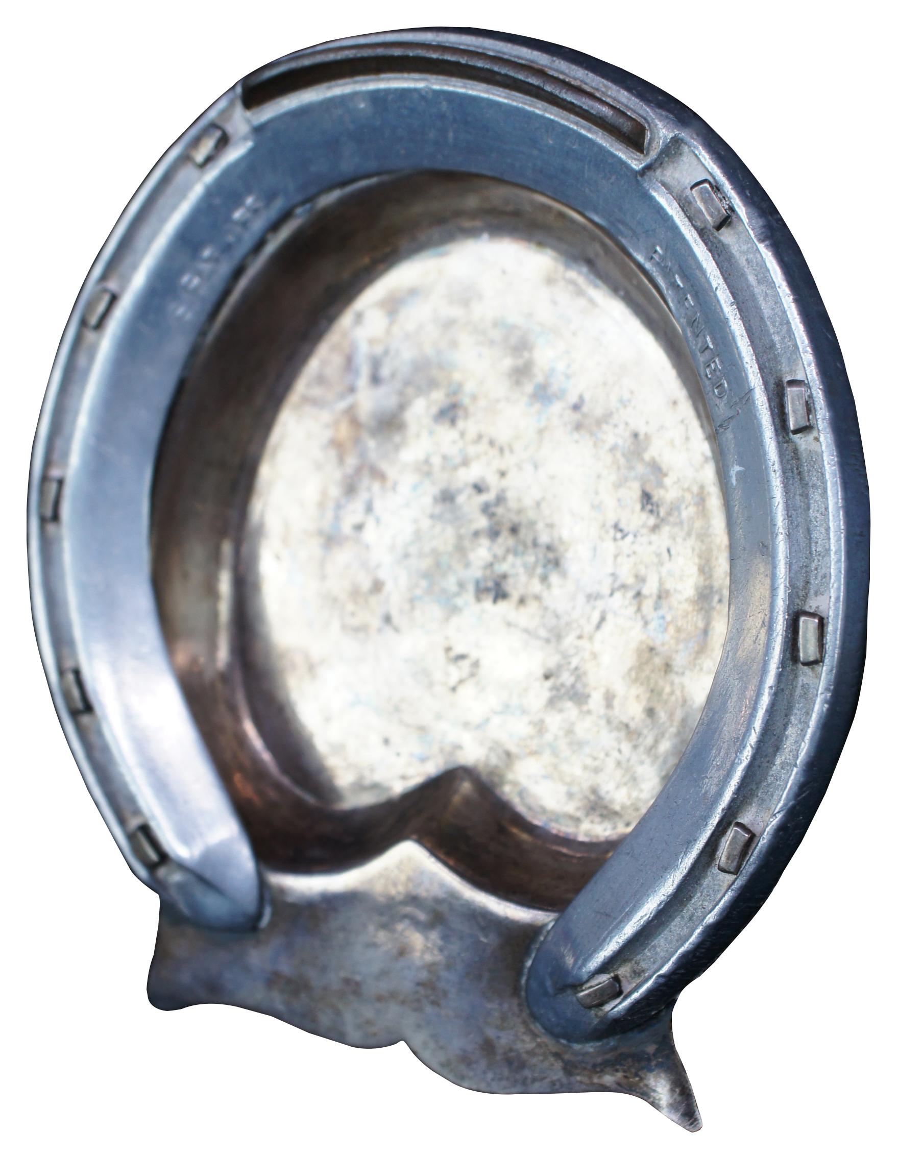 Rara bandeja o cenicero conmemorativo de herradura de plata de ley 925 de los años 60 (204,3 g), fabricado por Bogaert's de Lexington. Reinzi, de 5 años, fue el ganador y obtuvo el 1er puesto el 29 de octubre de 1960 en The Narragansett Special en