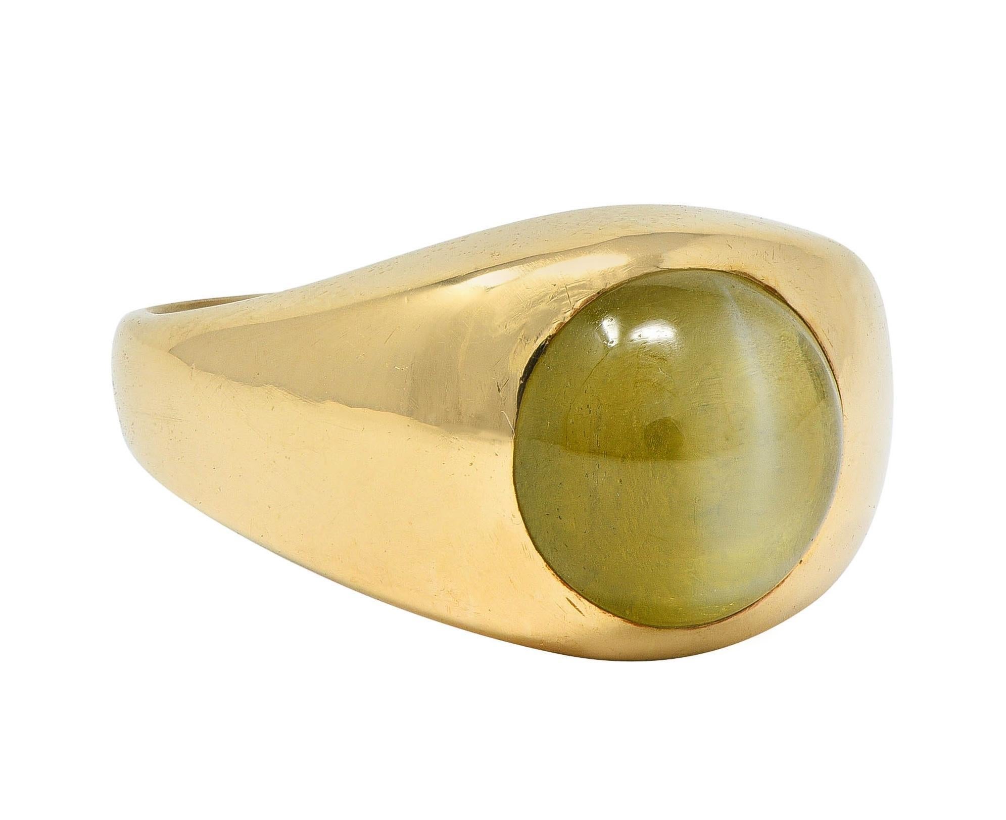 Women's or Men's 1960 Natural Cat's Eye Chrysoberyl 14 Karat Yellow Gold Vintage Signet Ring GIA For Sale