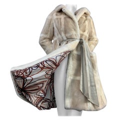 Neiman Marcus 1960: cappotto di visone con design a griglia in biondo e crema