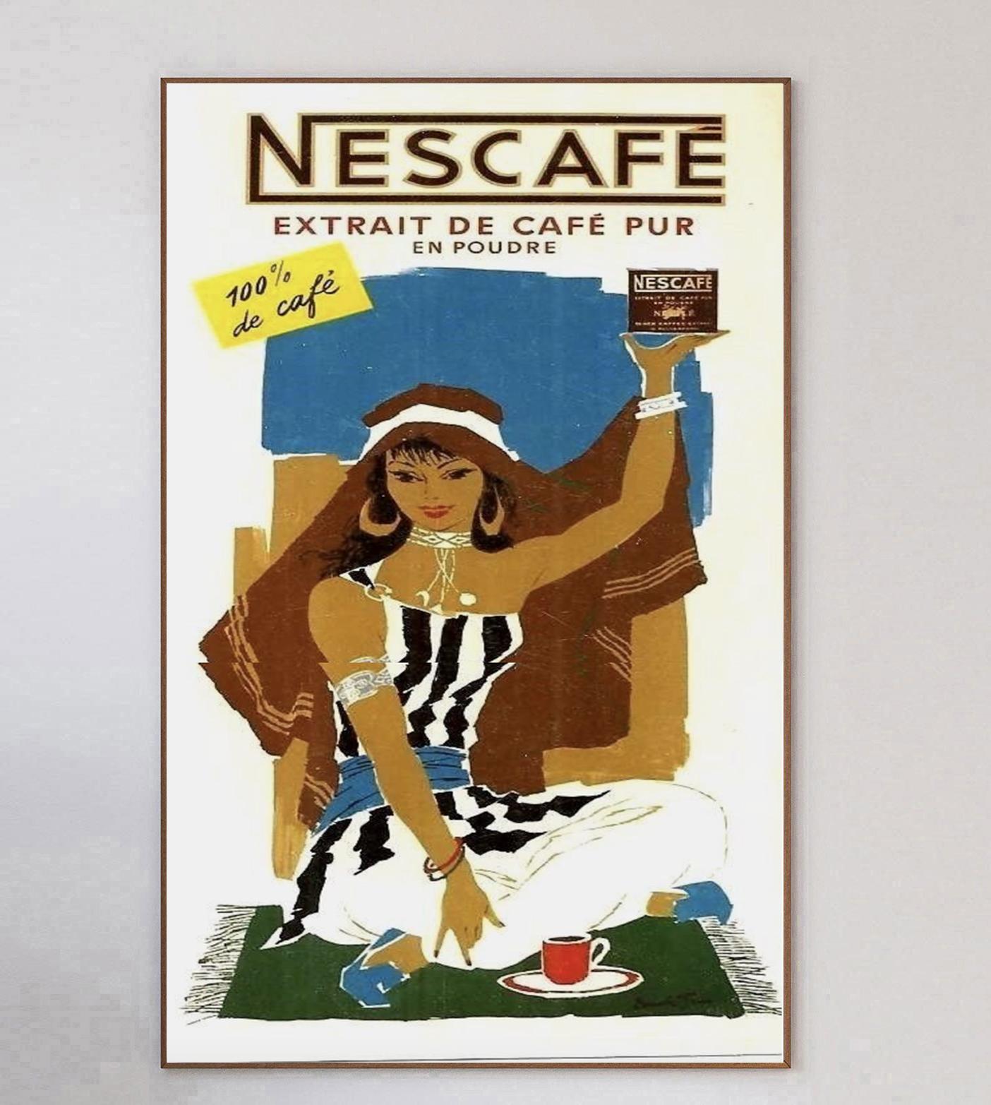 Cette magnifique affiche a été créée en 1960 pour promouvoir Nescafe. Elle est l'œuvre du graphiste suisse Donald Brun et représente une femme assise en train de déguster un café. Nescafe, qui a vu le jour en Suisse en 1938, est la marque de café