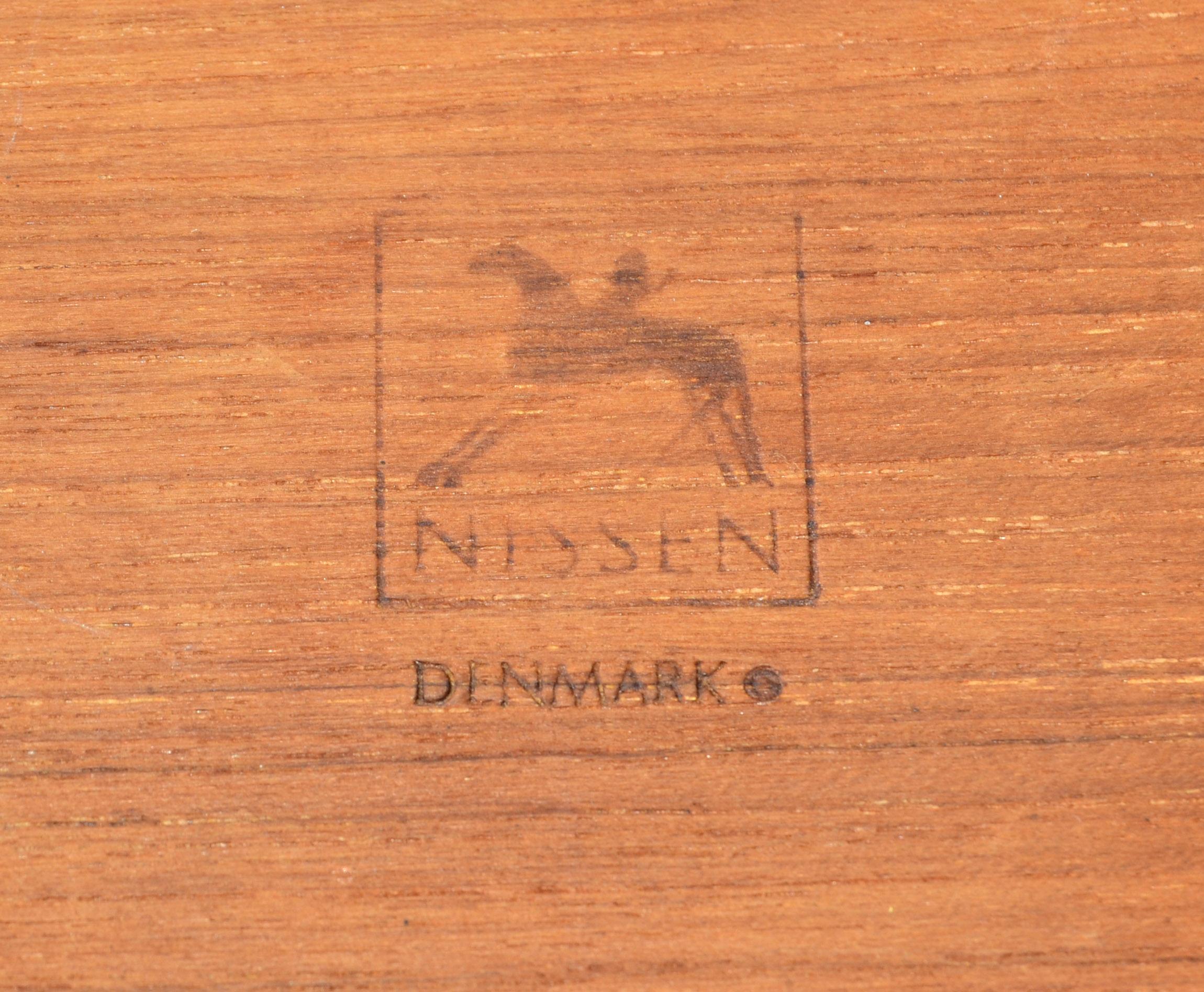 1960 Nissen Denmark Eames Era Scandinavian Modern Round Teak Lidded Ice Bucket For Sale 5