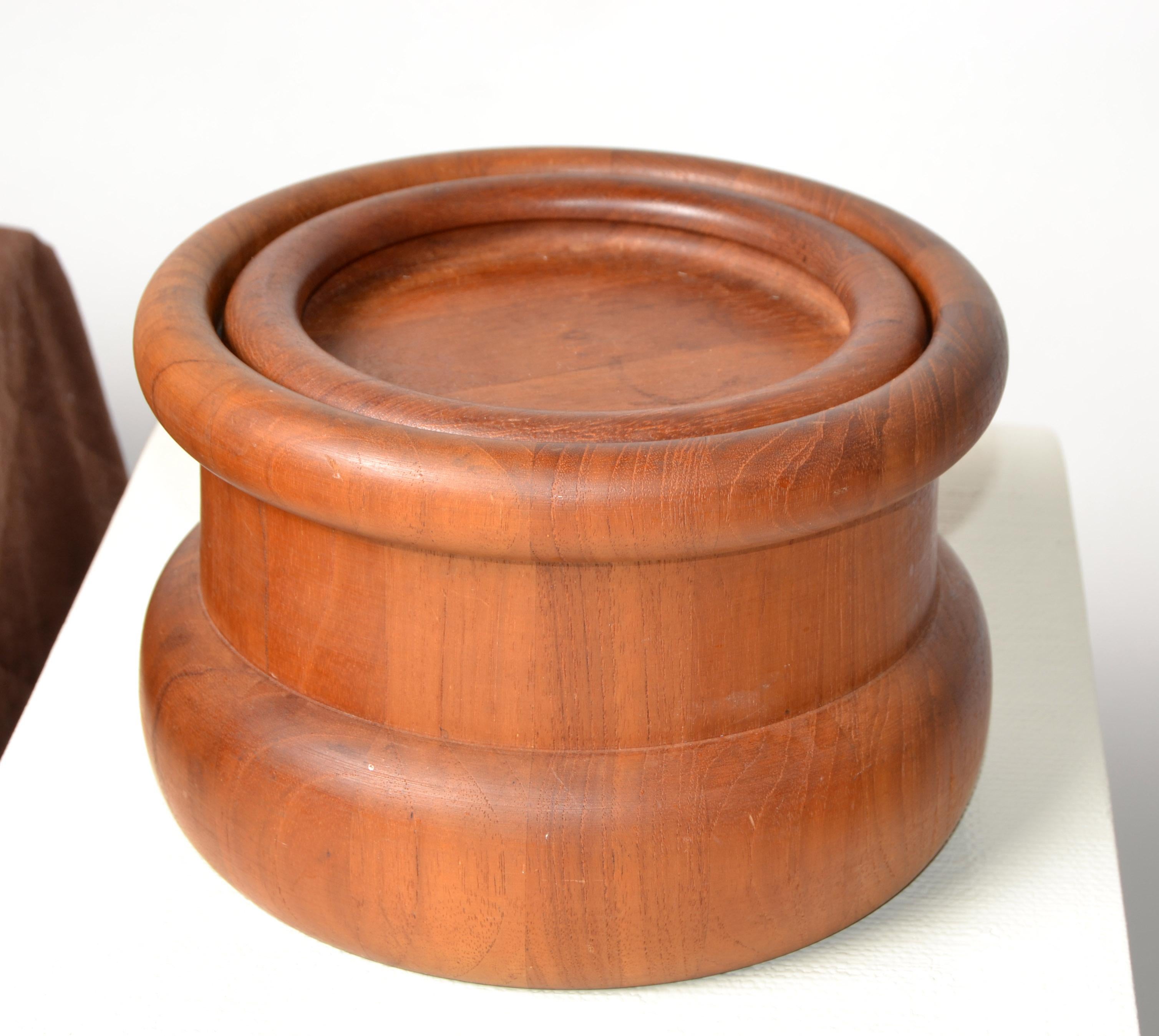 Danish 1960 Nissen Denmark Eames Era Scandinavian Modern Round Teak Lidded Ice Bucket For Sale