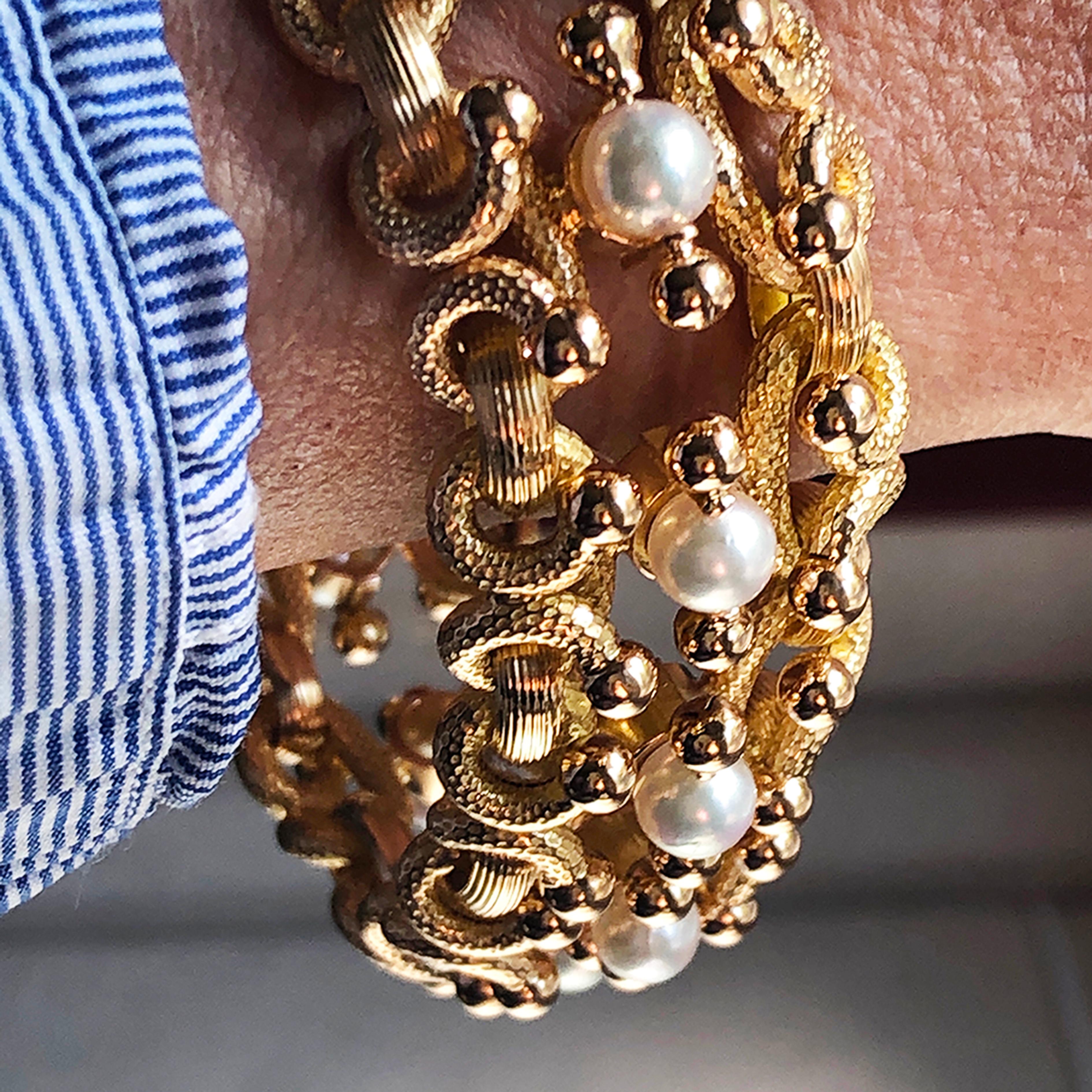 1960 One-of-a-Kind Milanese Akoya Pearl Yellow Gold Solid Handcrafted Bracelet For Sale 4