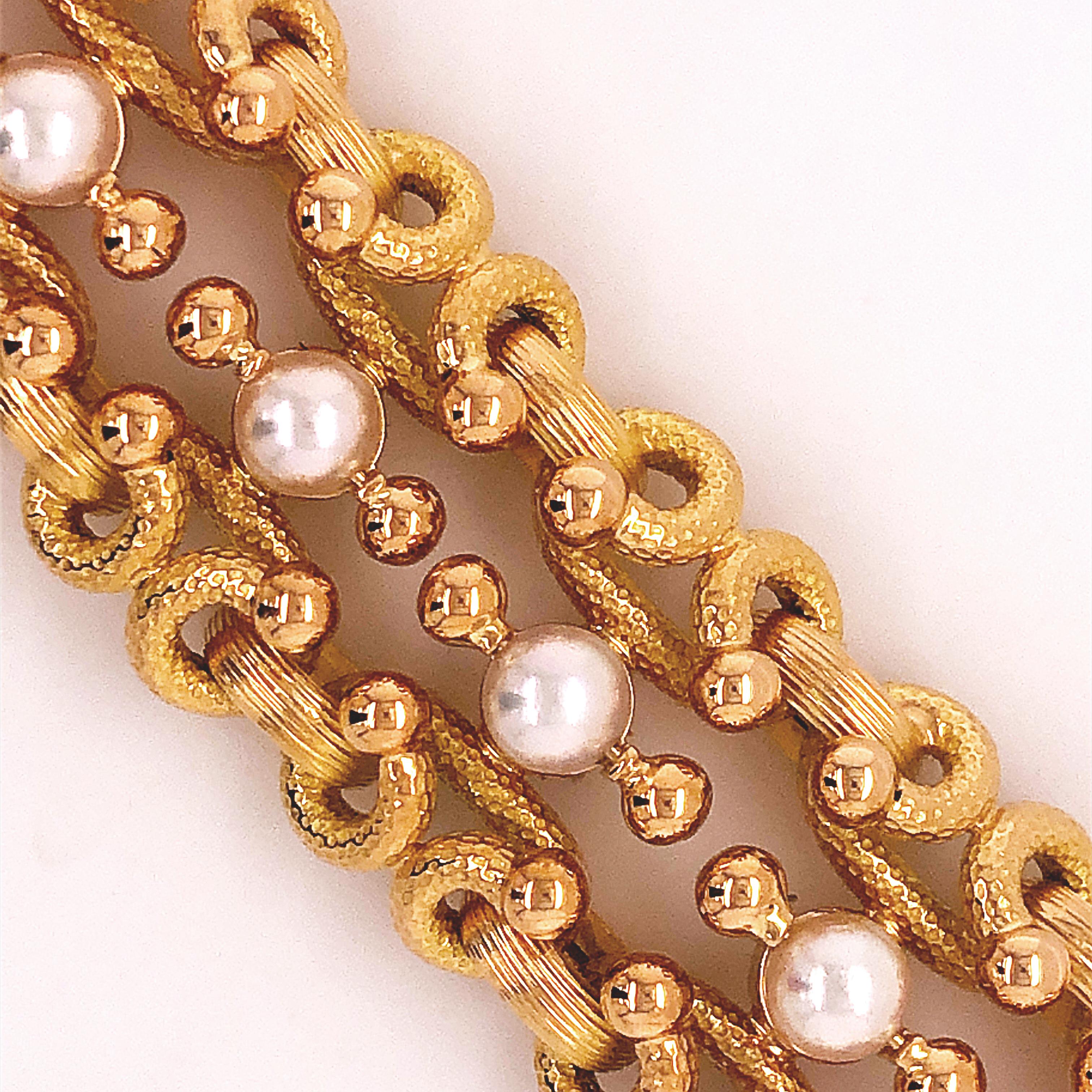 Modern 1960 One-of-a-Kind Milanese Akoya Pearl Yellow Gold Solid Handcrafted Bracelet For Sale