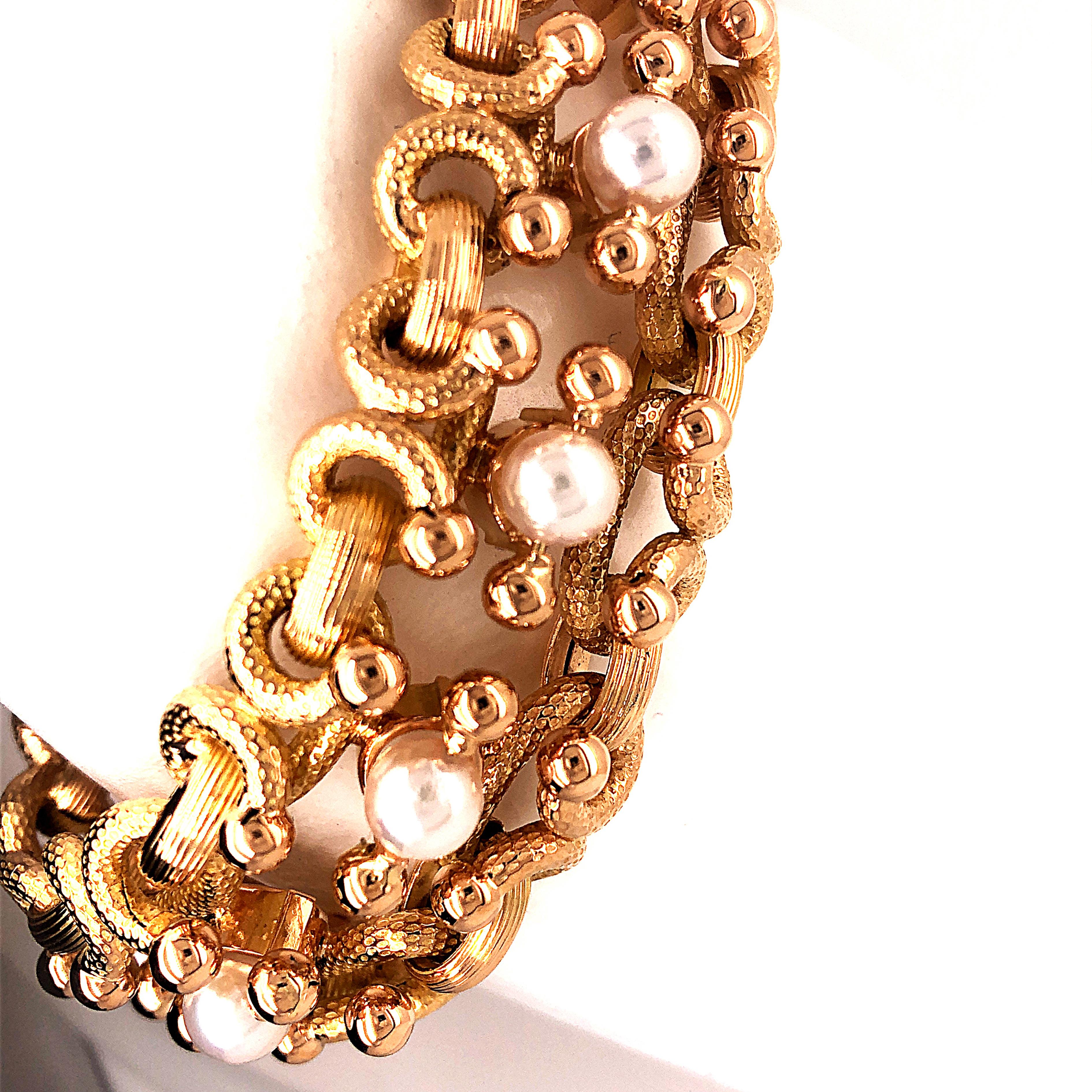 Ball Cut 1960 One-of-a-Kind Milanese Akoya Pearl Yellow Gold Solid Handcrafted Bracelet For Sale