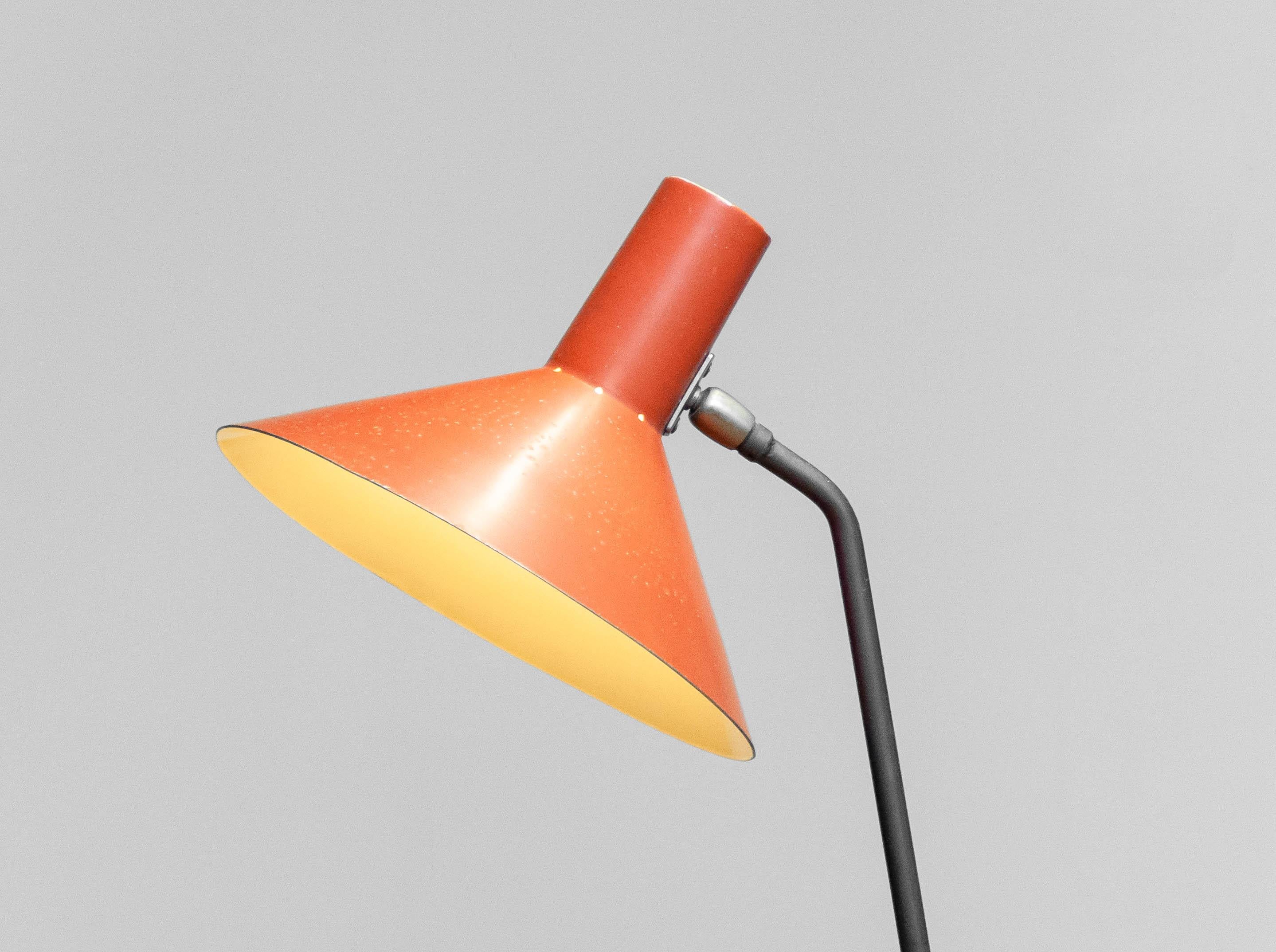 Niederländische Grashüpfer-Stehlampe von JJM Hoogervorst für Anvia, orange, 1960  im Zustand „Gut“ im Angebot in Silvolde, Gelderland