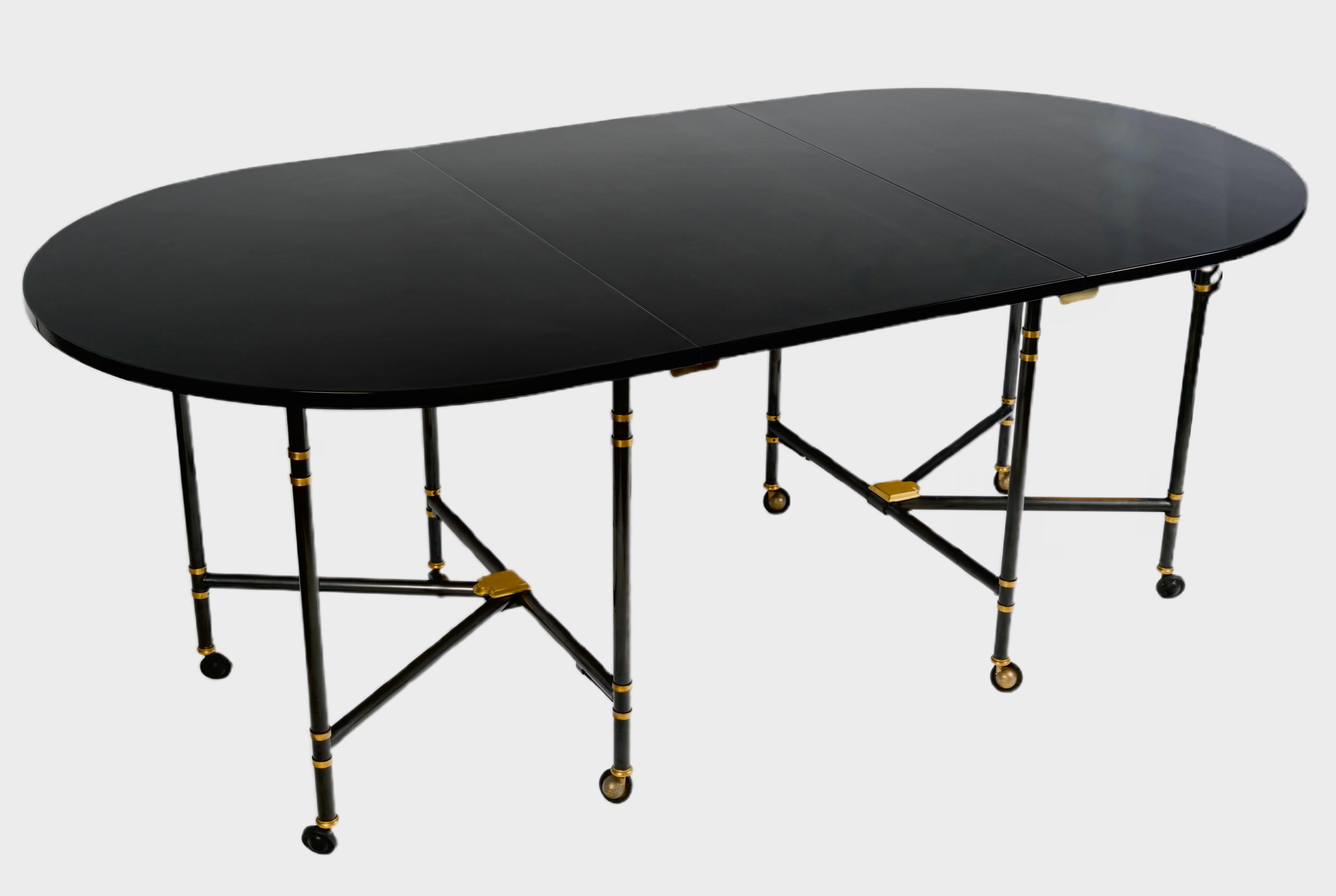 Laqué 1960 Table à rallonge ovale, modèle Royale, pièce emblématique de la Maison Jansen France en vente