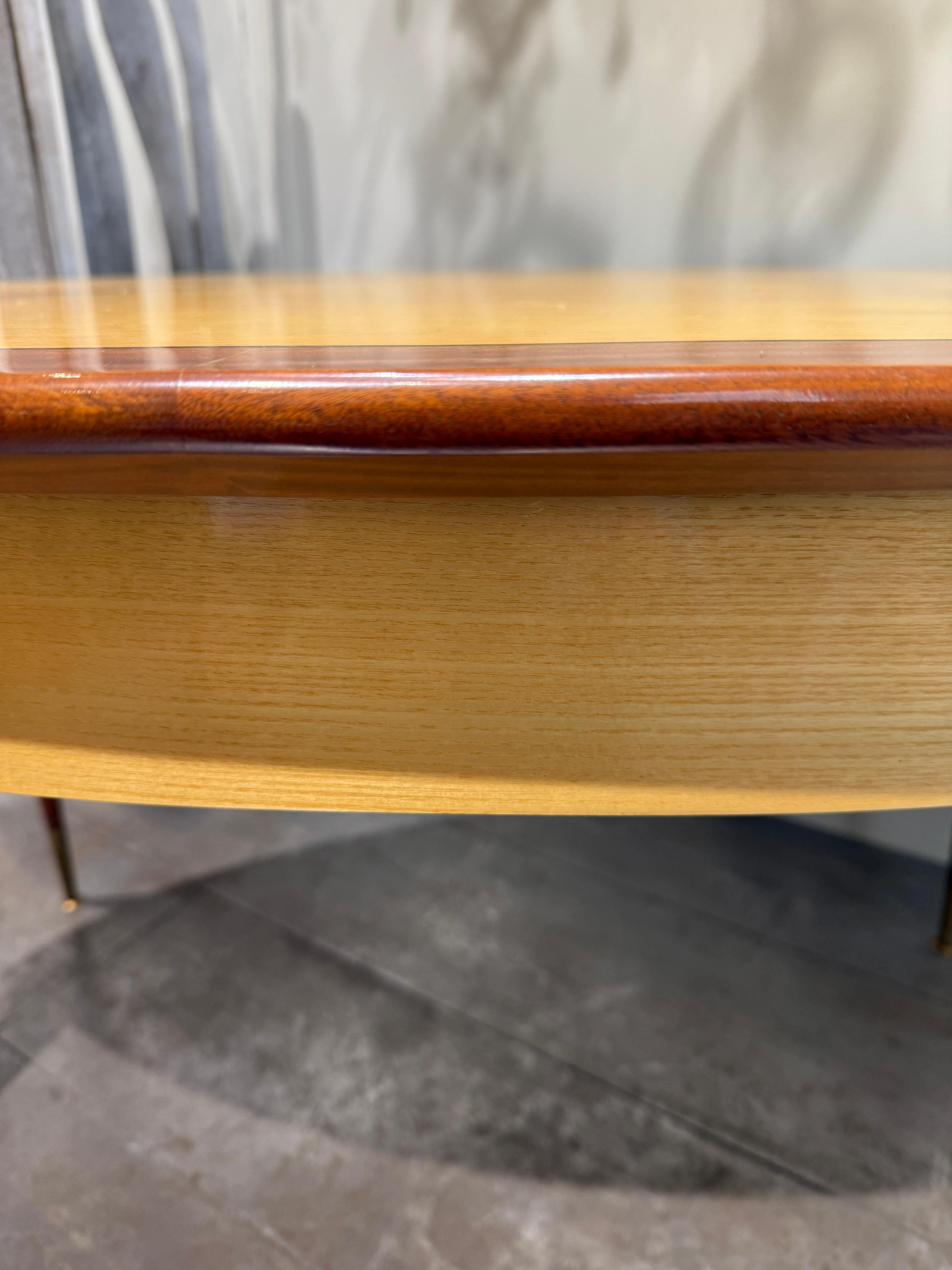 Mid-Century moderno Tavolo ovale italiano del 1960 in vendita