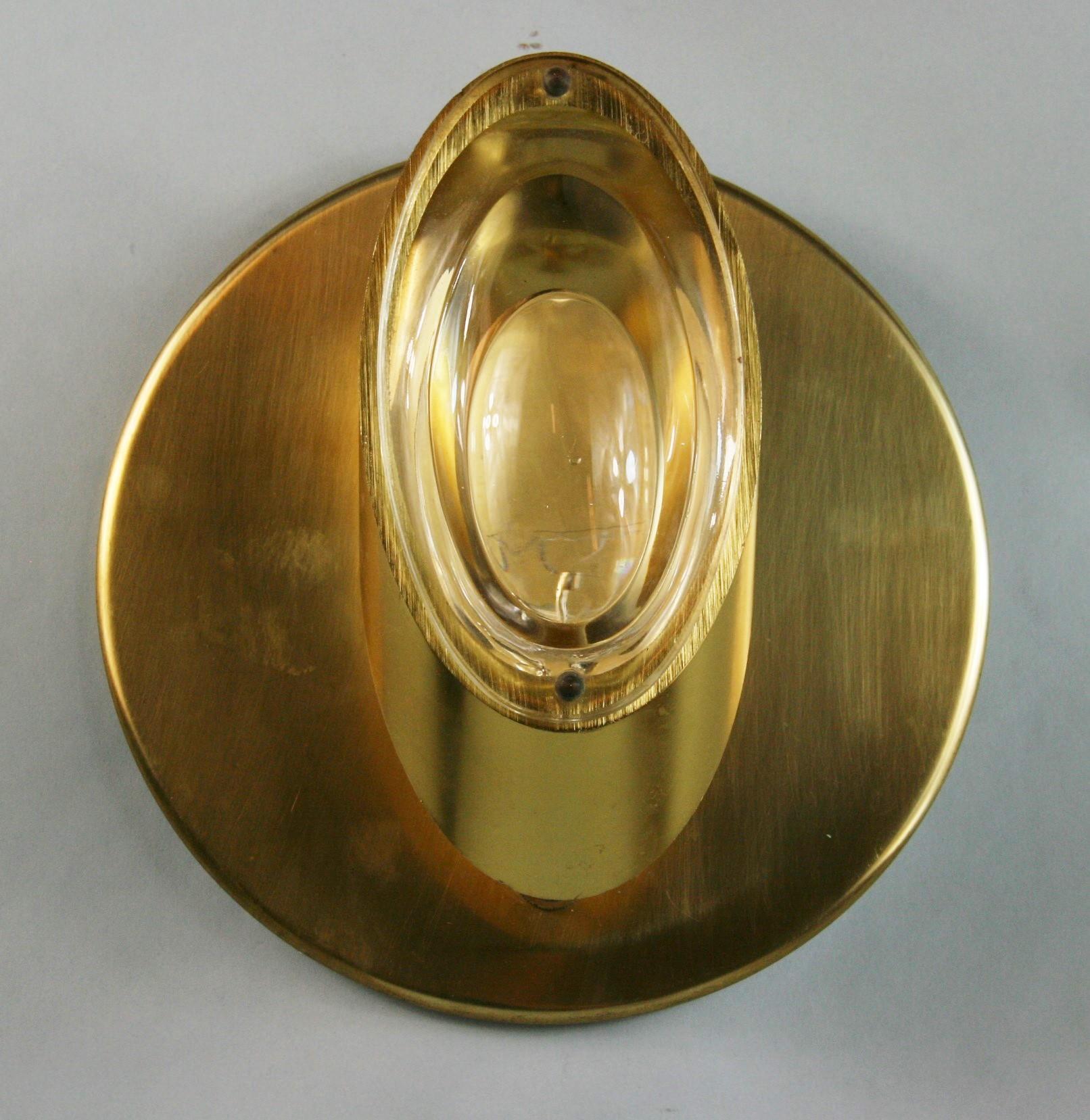 Milieu du XXe siècle Paire d'appliques à éclairage en laiton et verre attribuées à Stilnovo, 1960, 2 paires disponibles en vente