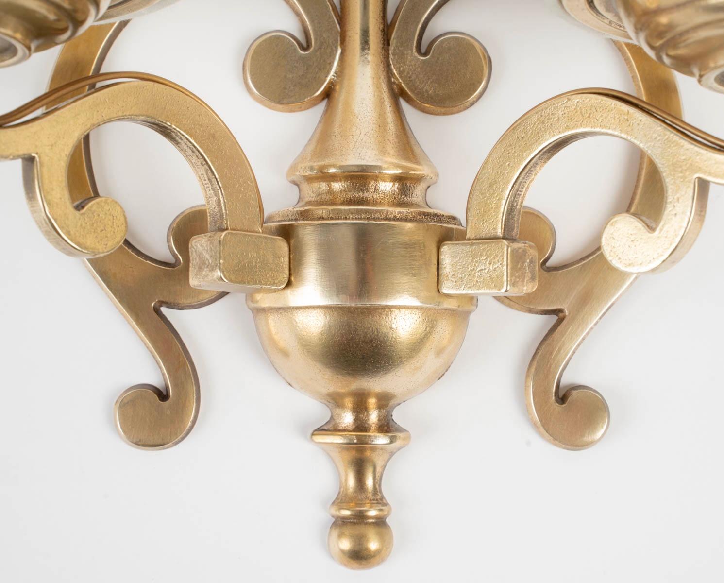 Milieu du XXe siècle 1960 Paire d'appliques en bronze Maison Roche en vente