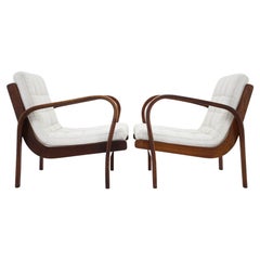 1960 Pareja de sillones de madera curvada Karel Koželka & Antonín Kropáček