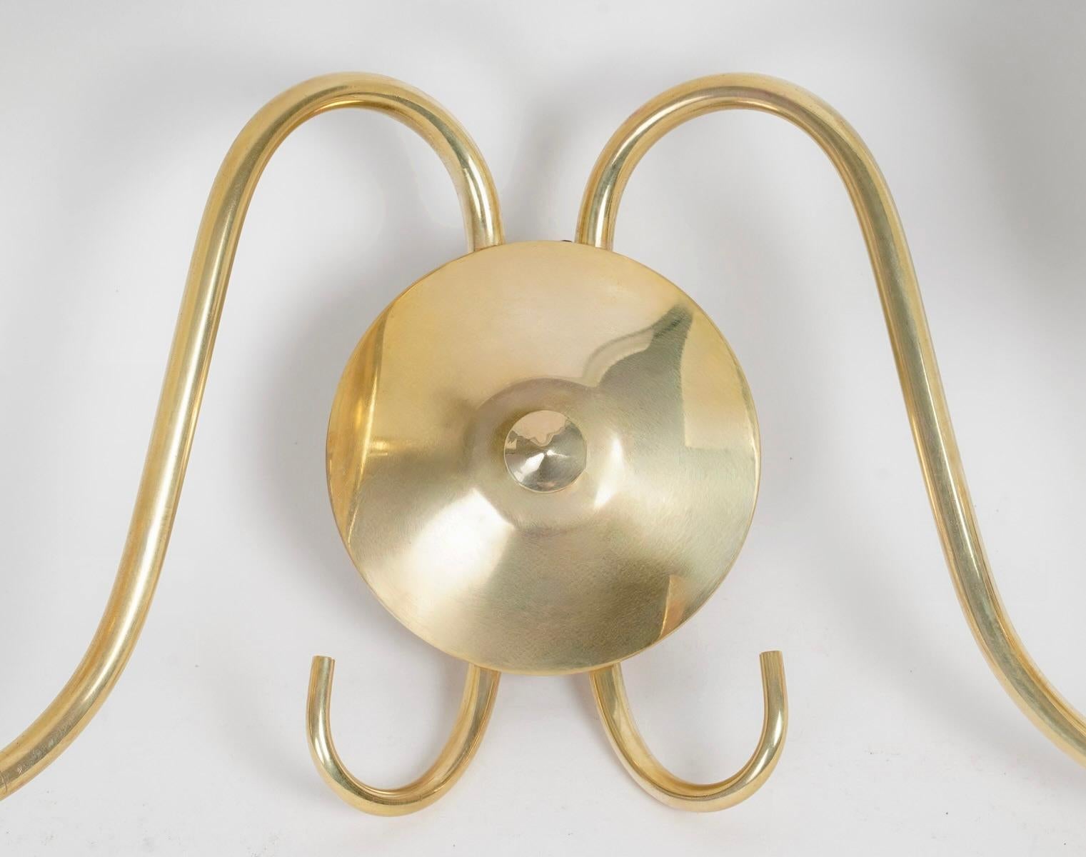 French 1960 Pair of Maison Honoré gilded brass wall lights For Sale