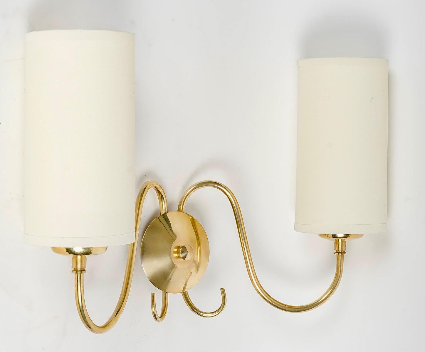 Brass 1960 Pair of Maison Honoré gilded brass wall lights For Sale