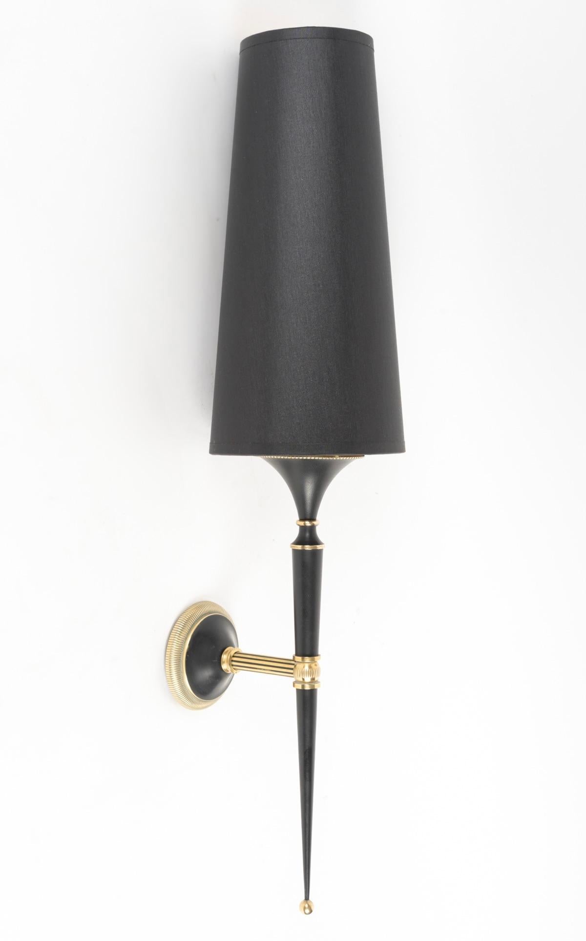 Ottone 1960 Coppia di applique neoclassiche in bronzo della Maison Jansen in vendita
