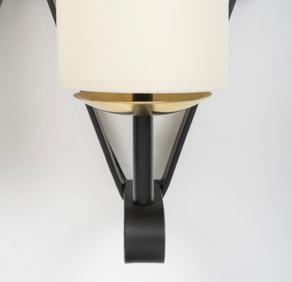 1960 Paire d'appliques murales en fer forgé Maison Bataillard Bon état - En vente à Saint-Ouen, FR