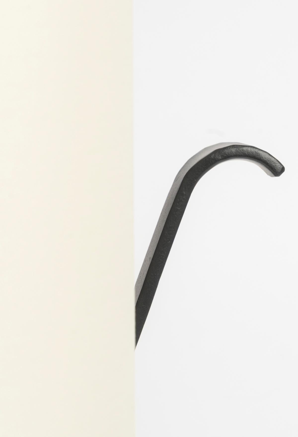 Milieu du XXe siècle 1960 Paire d'appliques murales en fer forgé Maison Bataillard en vente