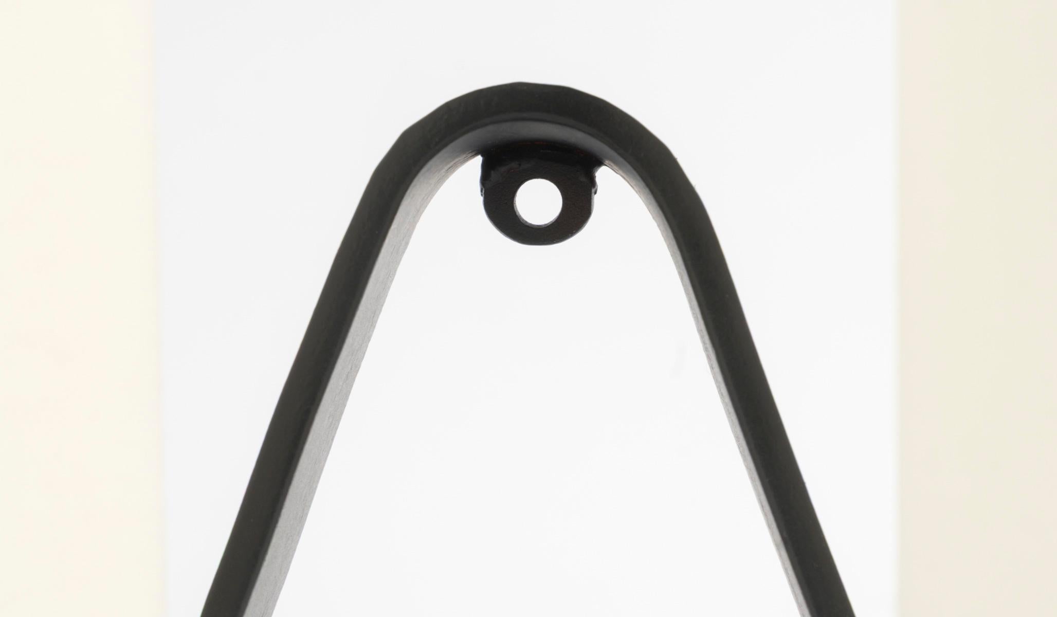 1960 Paire d'appliques murales en fer forgé Maison Bataillard en vente 2