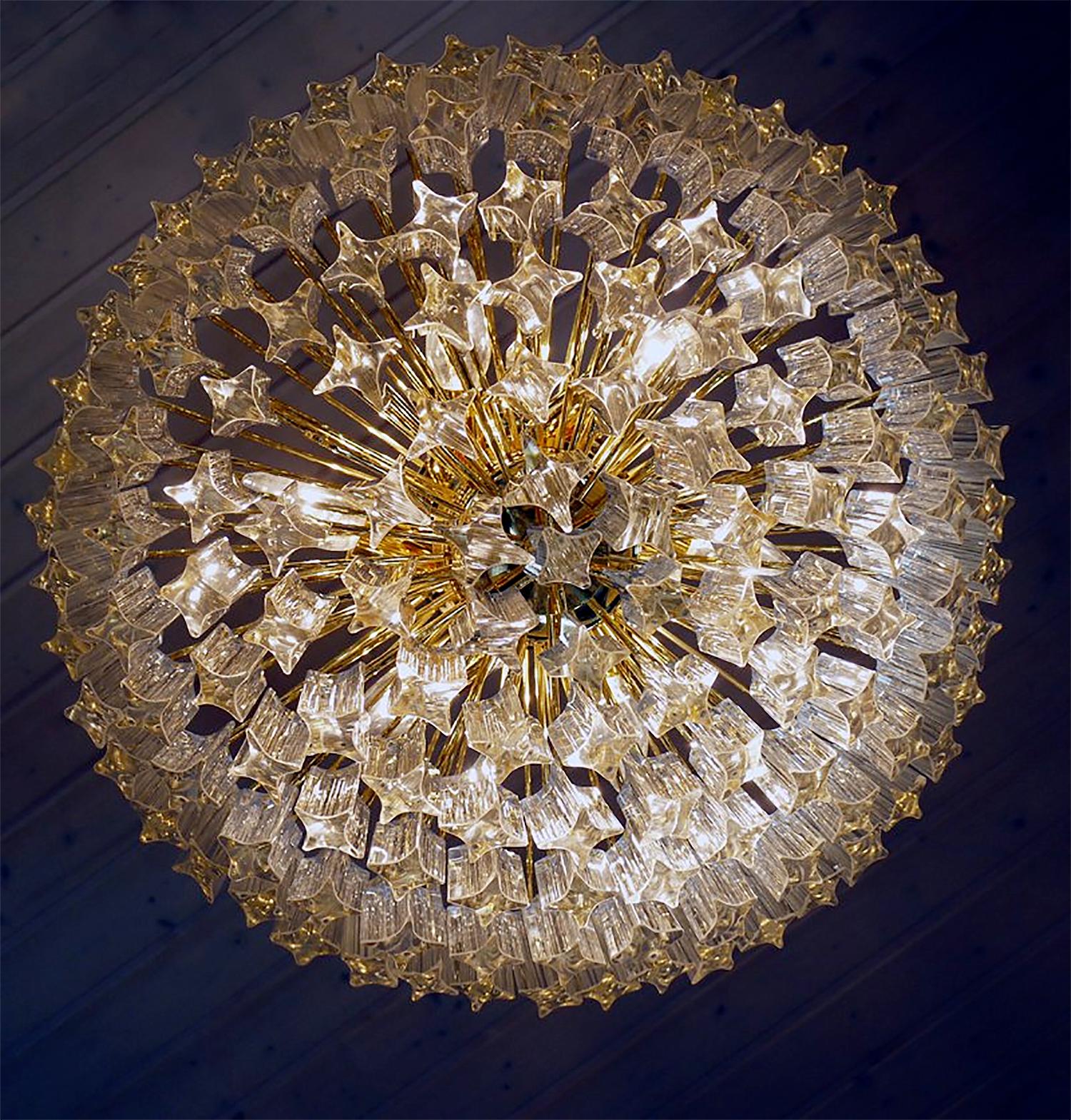 Lustre glamour Novaresi encastré de 20 pouces en cristal et laiton doré, Italie, années 1970 en vente 1