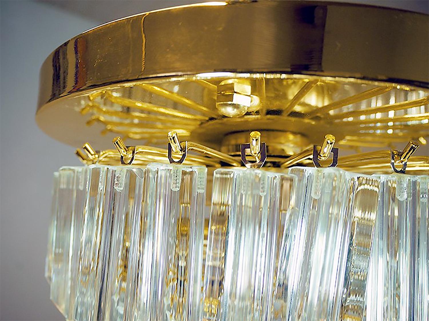 Lustre glamour Novaresi encastré de 20 pouces en cristal et laiton doré, Italie, années 1970 en vente 2