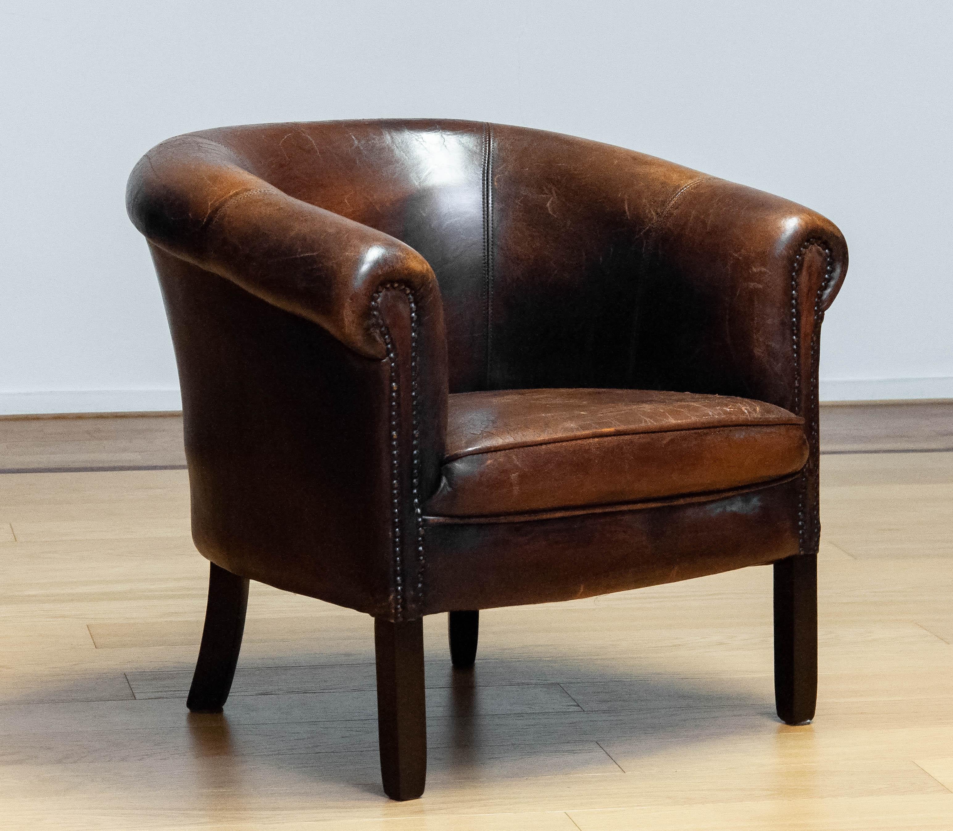 1960 Patinated Dark Brown Dutch Colonial Sheepskin Upholstered Lounge Club Chair In Good Condition For Sale In Silvolde, Gelderland
