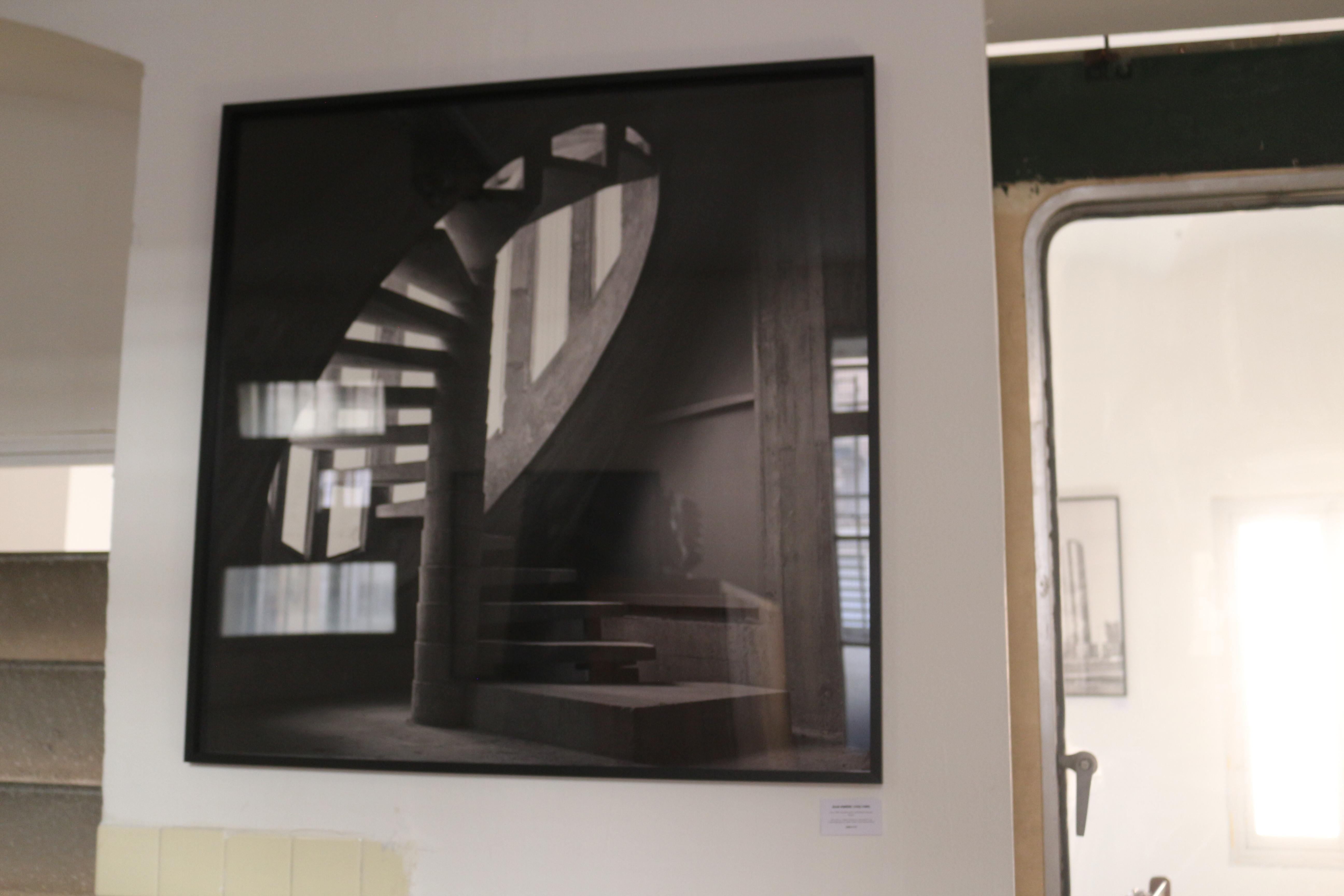 Treppe der futuristischen Kathedrale von Royan, um 1960


100 x 100 cm / limitierte und nummerierte Auflage Nr. 1/12
Digitaldruck auf strukturiertem Baumwoll-Feinkarton 320 gr. 

 Zertifizierung: Von Hand signiert und nummeriert.

 Rahmen: