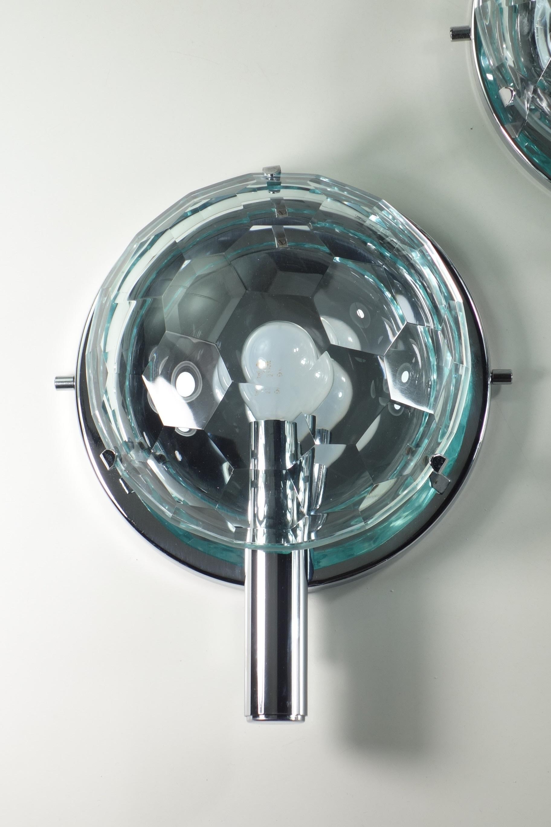1960 Lumi Italian Space Age Design Crystal Facetted Chrome Wall Lamps In Excellent Condition For Sale In Brescia, IT
