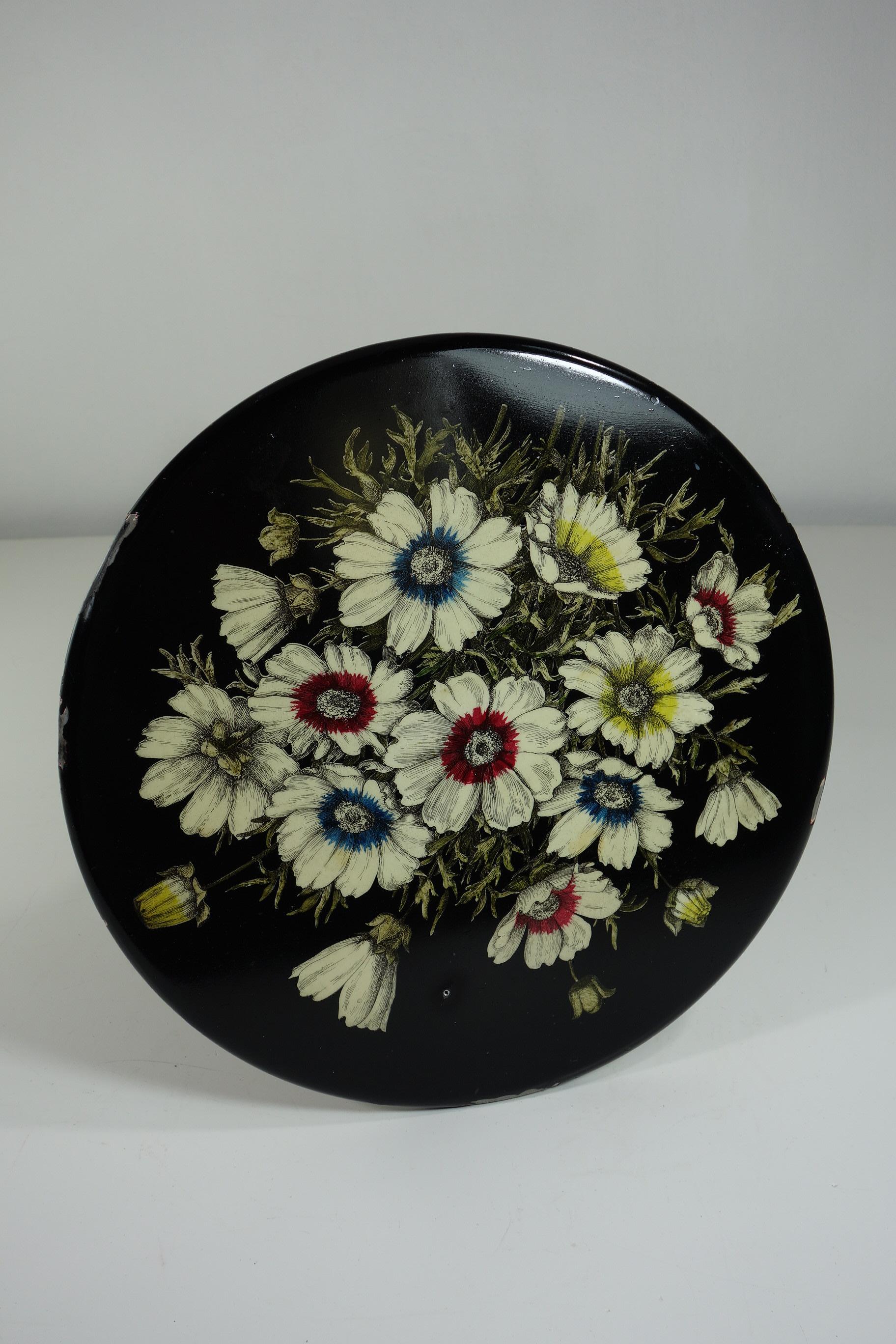Metà XX secolo 1960 Piero Fornasetti Tavolino Gueridon in ottone e metallo a fiori di design italiano in vendita