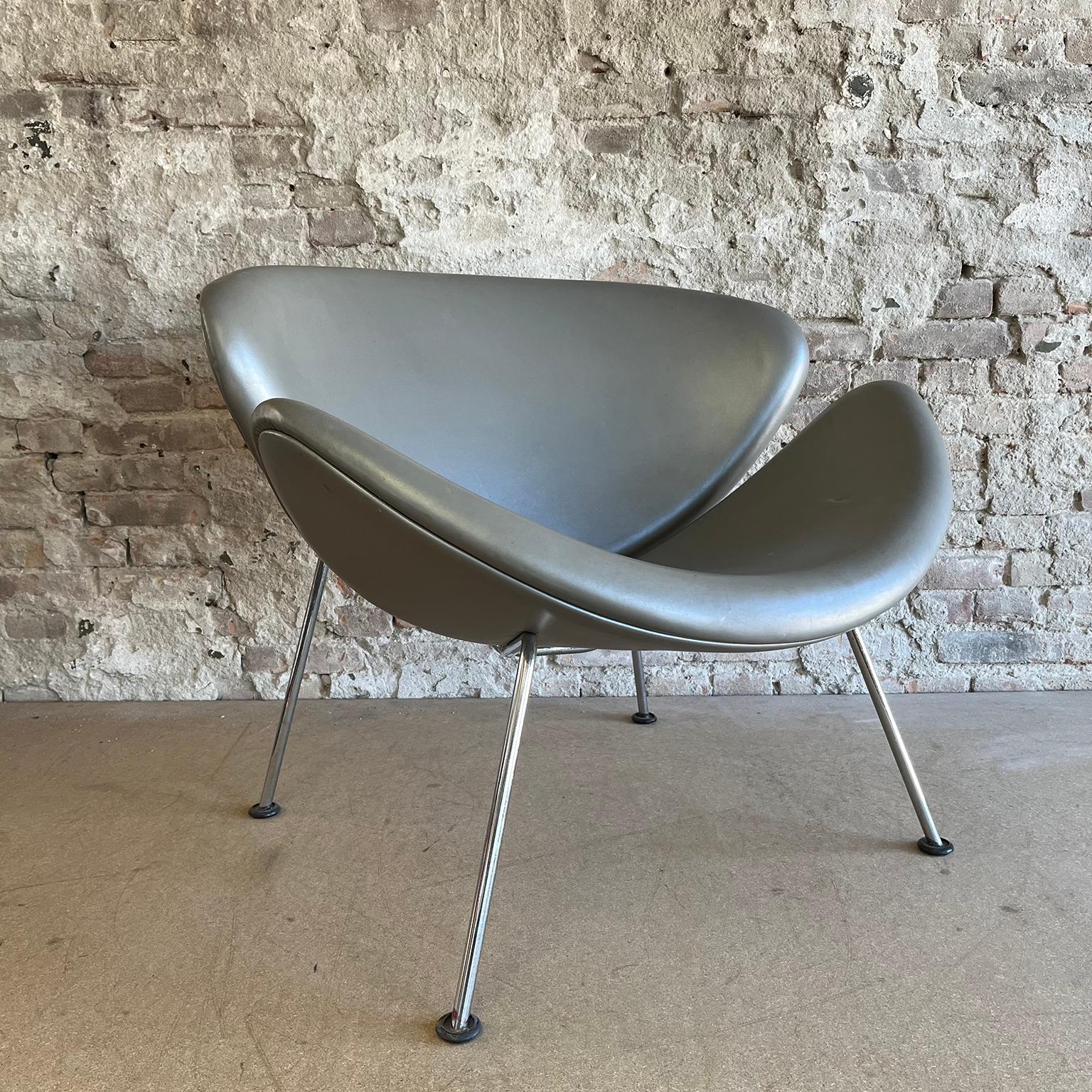 1960, Pierre Paulin, Original 1st Fabric Silver Grey Leather Slice Chair For Sale 1