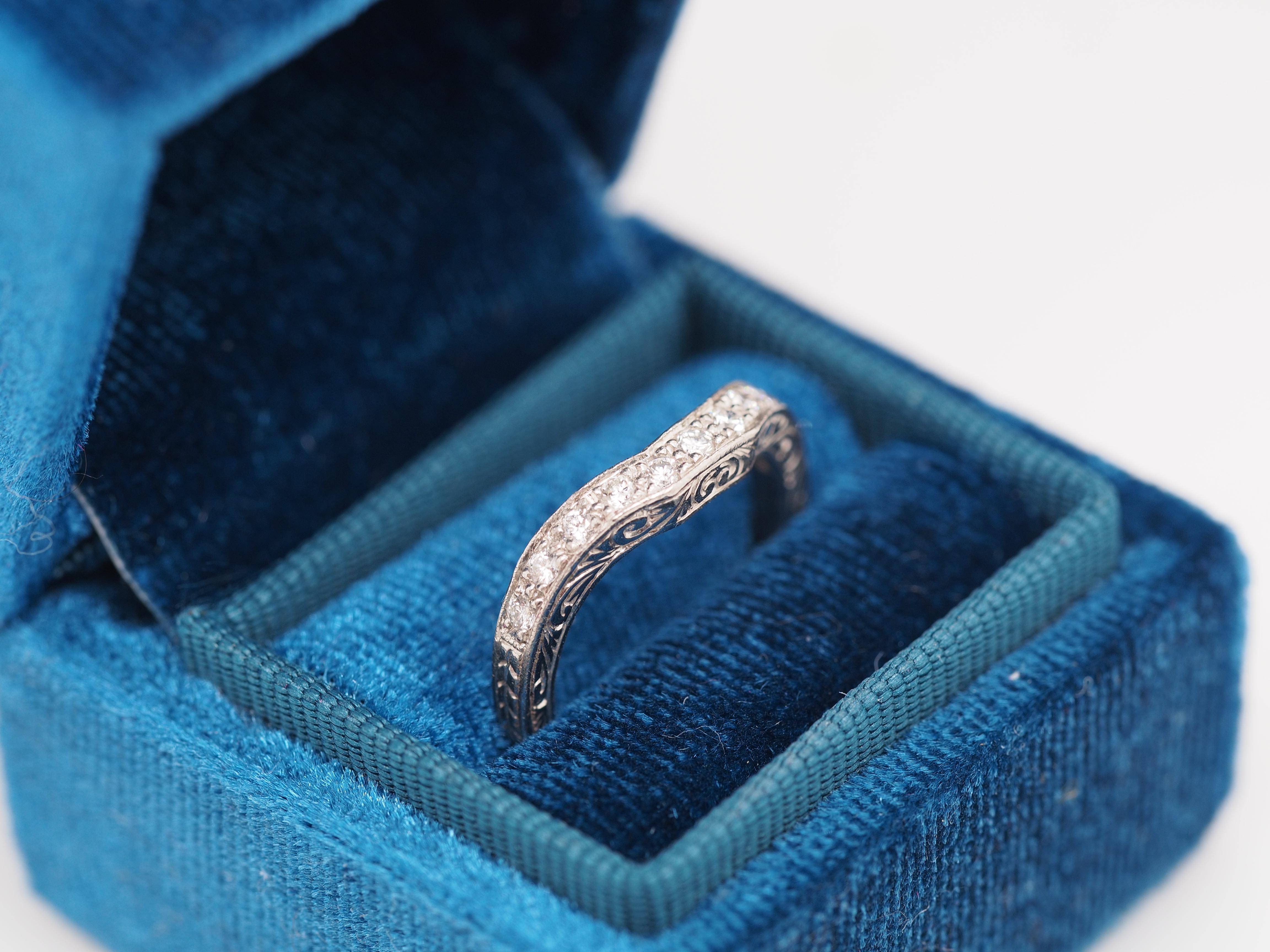 Women's 1960 Platinum Diamond Dip Wedding Band For Sale