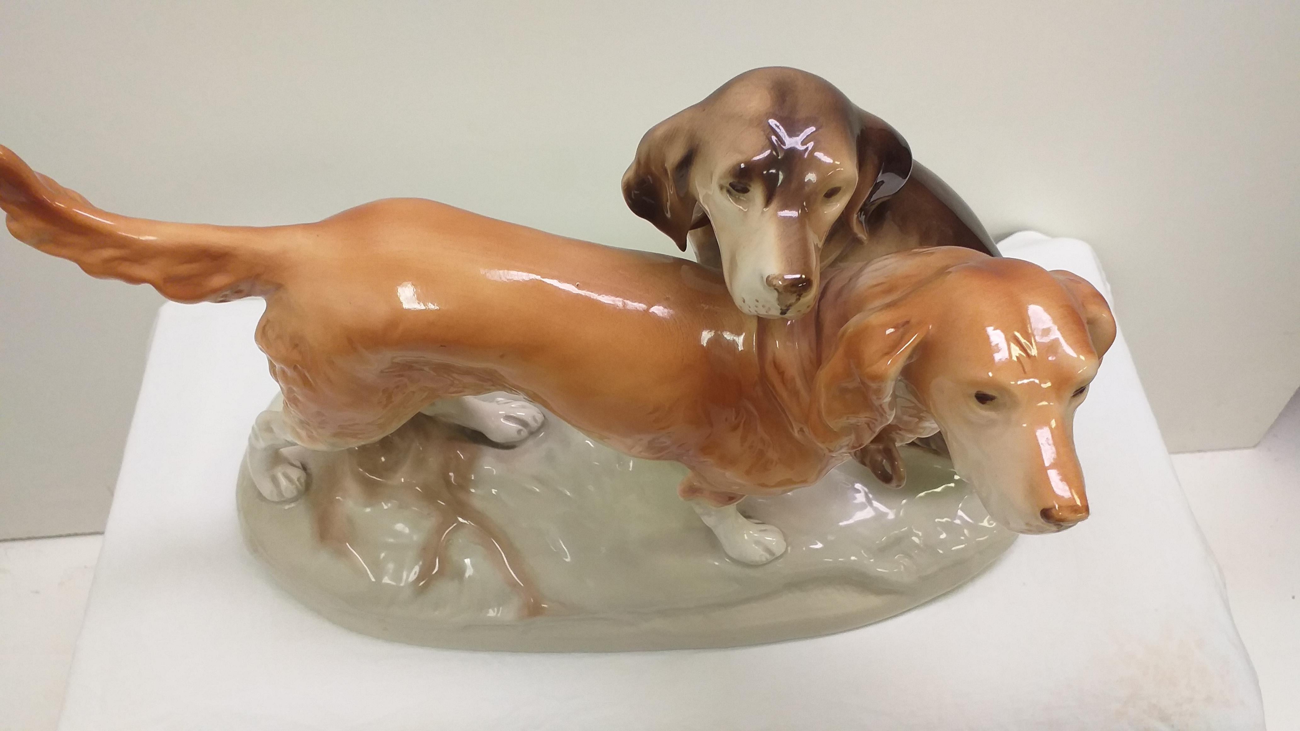 1960 Porcelain Sculpture of Dogs, Czechoslovakia For Sale 3
