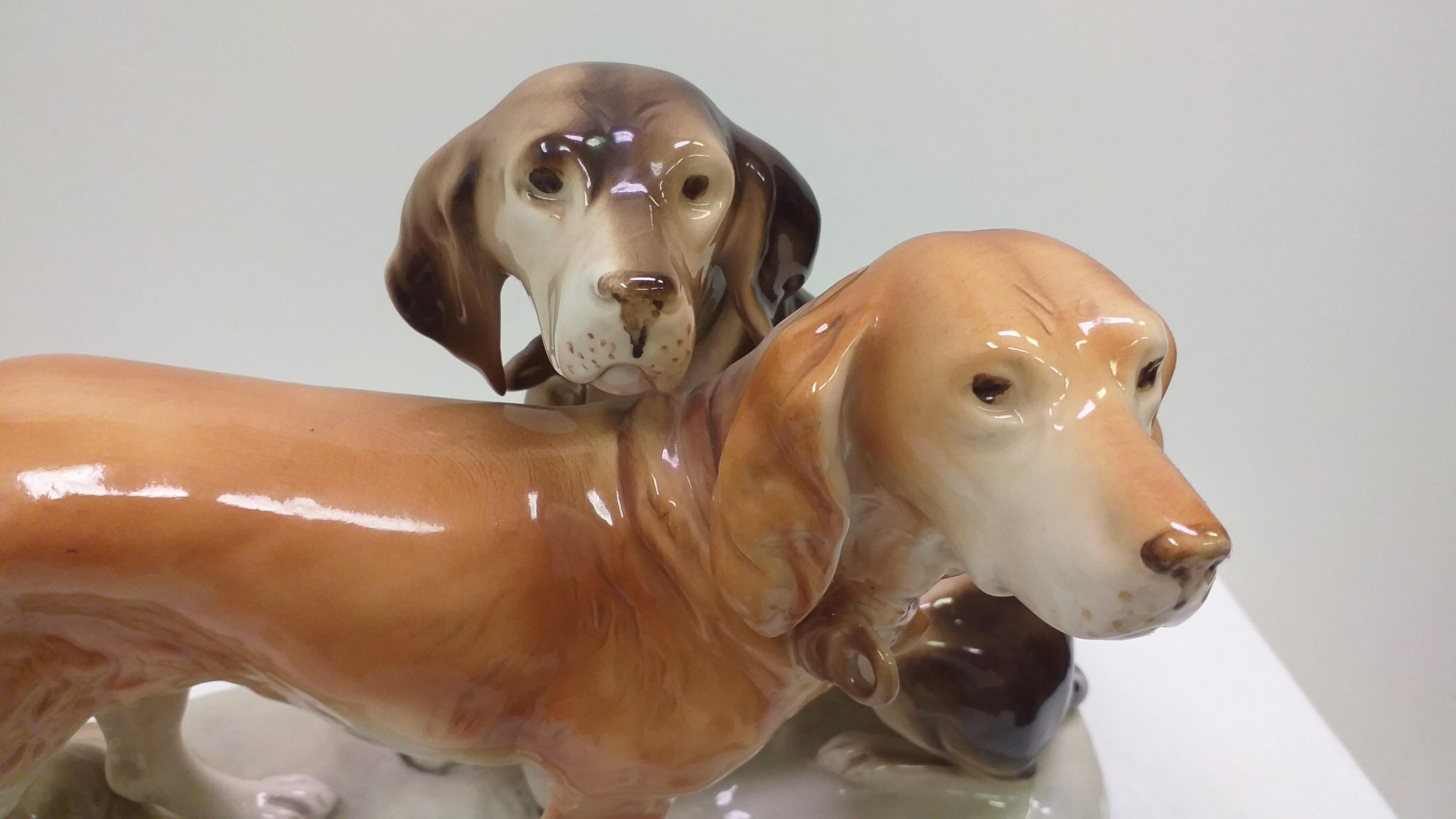 1960 Porcelain Sculpture of Dogs, Czechoslovakia For Sale 4