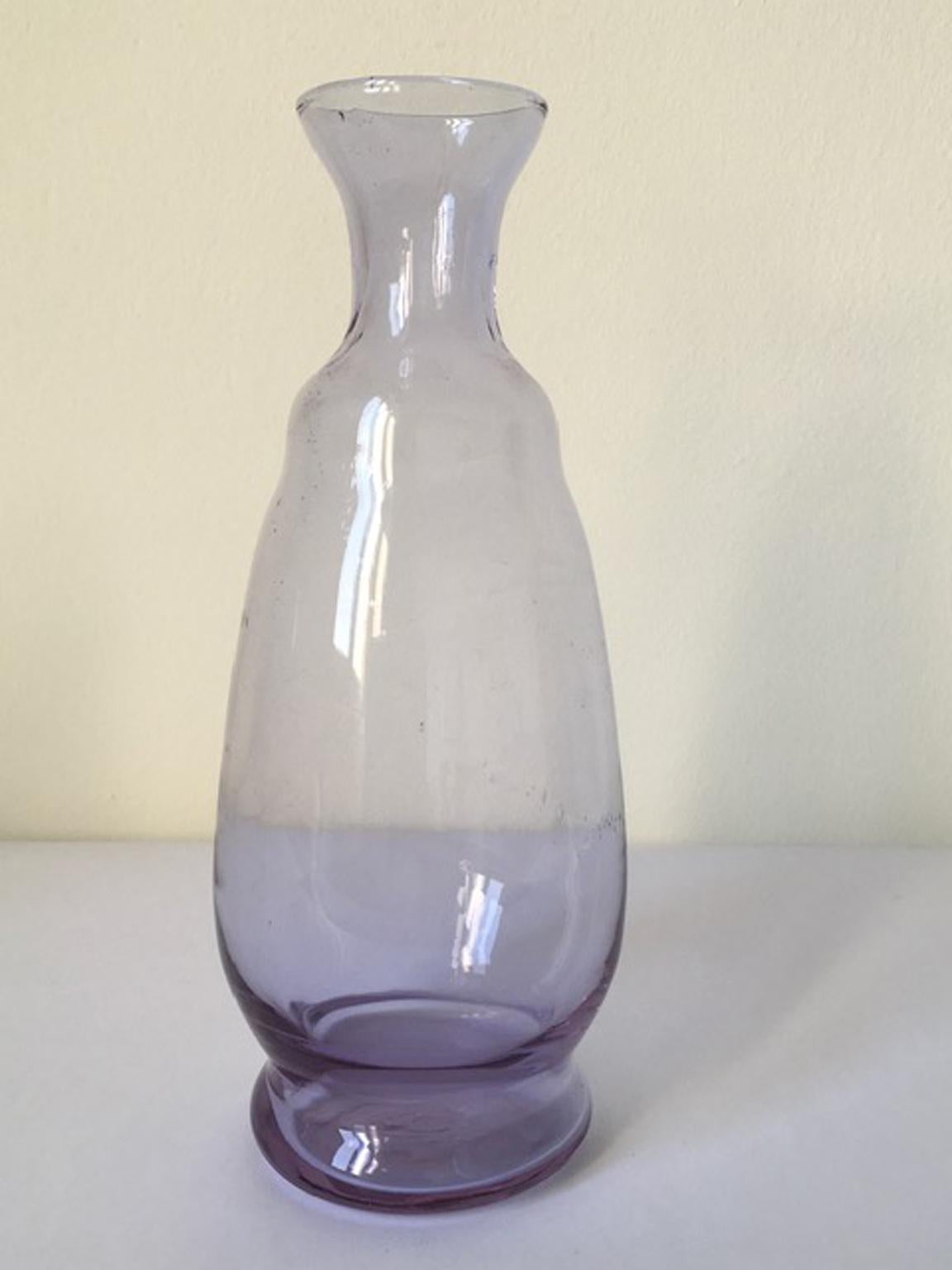 Italia 1960 Botella posmoderna de cristal soplado púrpura de Murano en venta 2
