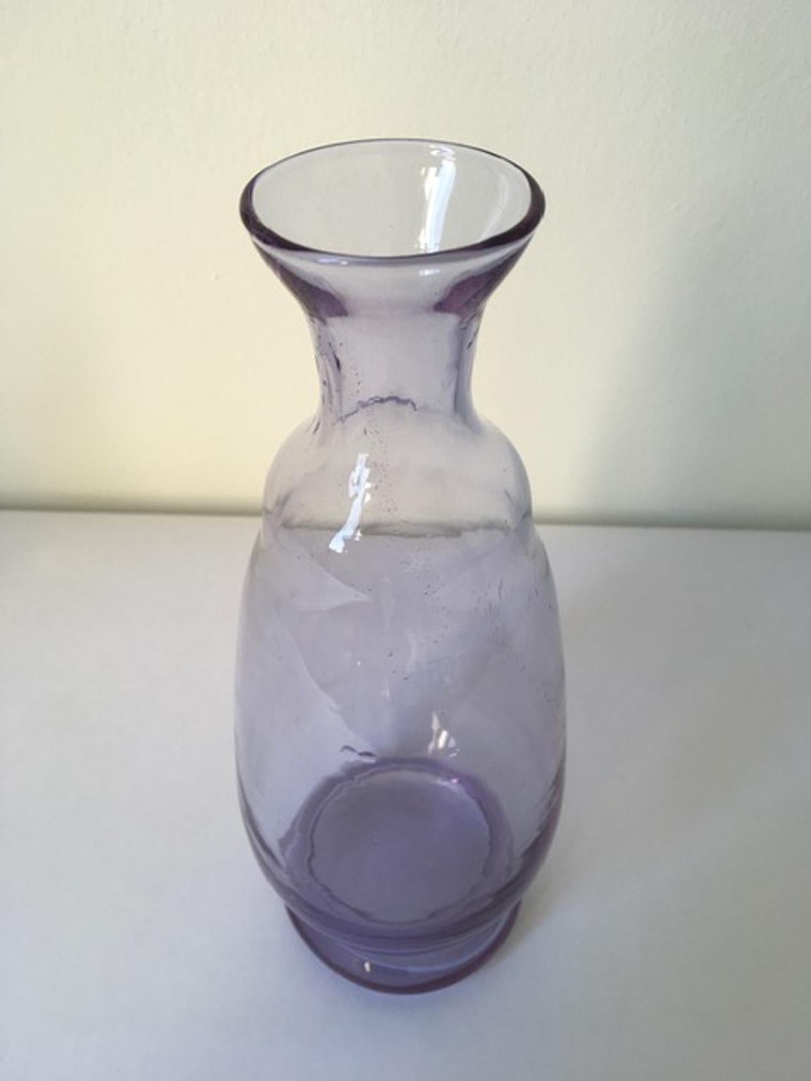Italia 1960 Botella posmoderna de cristal soplado púrpura de Murano en venta 4