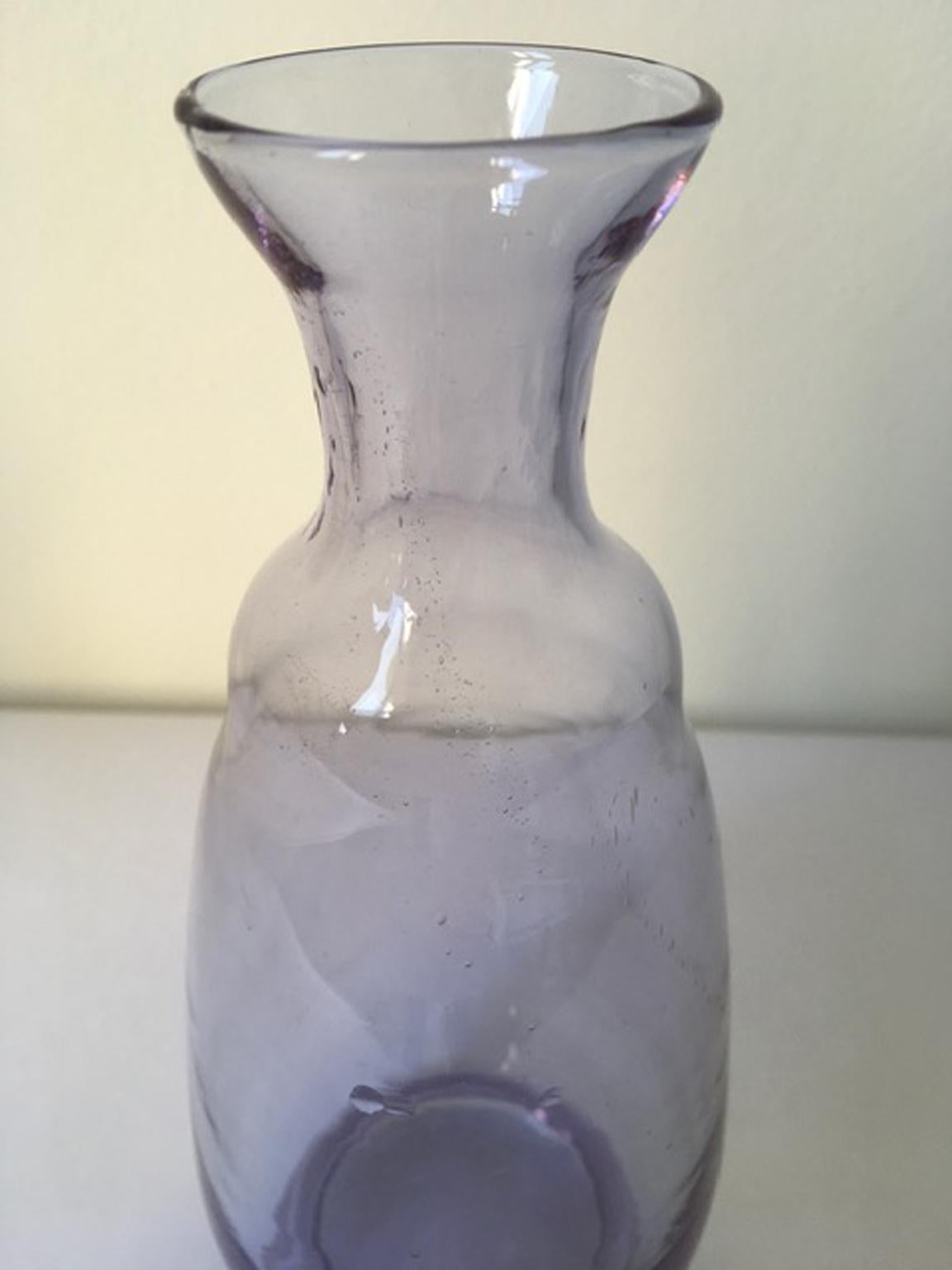 Italia 1960 Botella posmoderna de cristal soplado púrpura de Murano en venta 5
