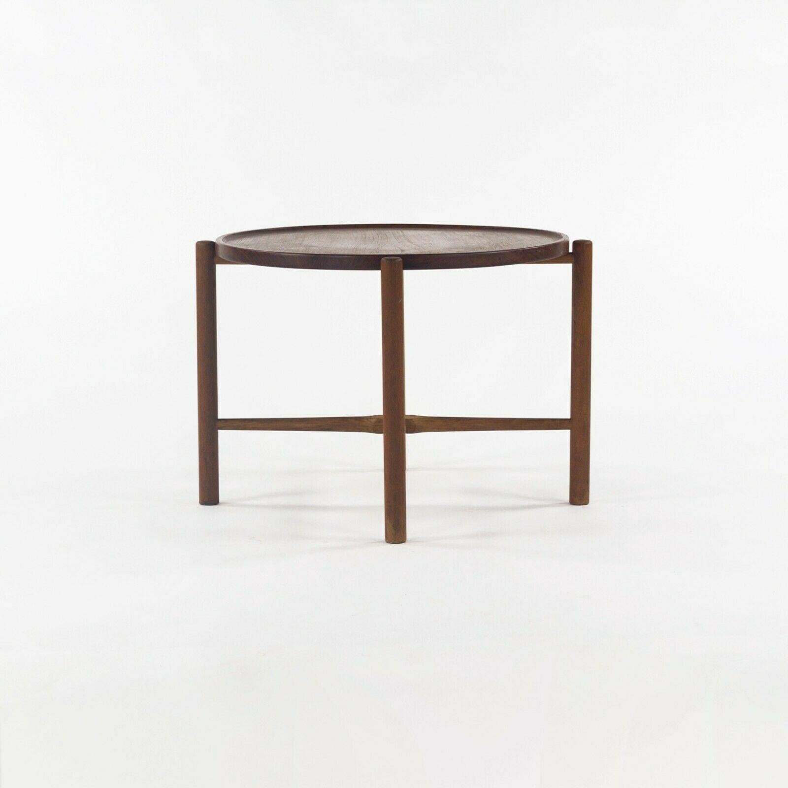 1960 PP35 Hans Wegner for &reas Tuck Folding Teak & Oak Side Table 2x Available In Good Condition For Sale In Philadelphia, PA