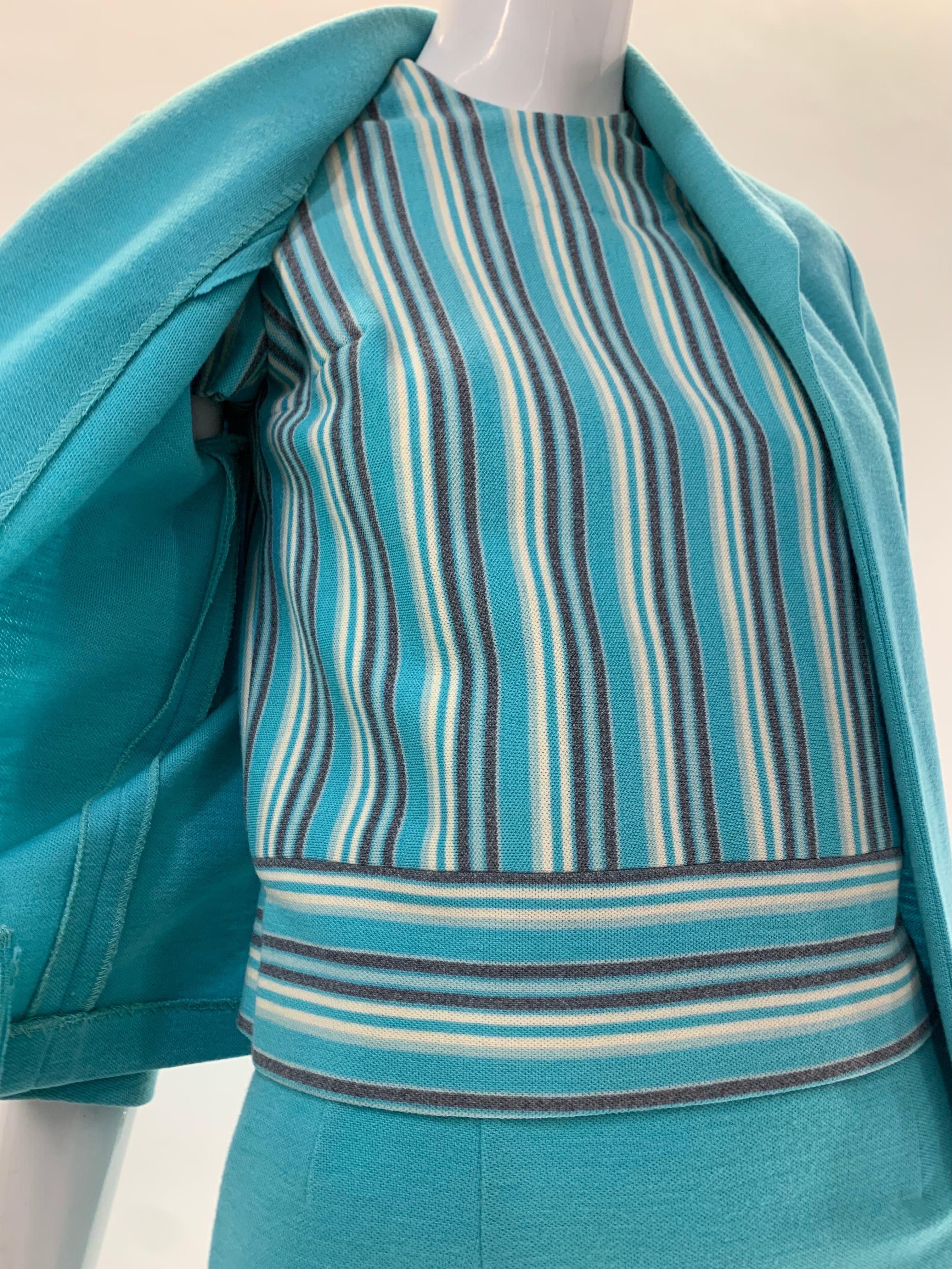 1960 Promenade - Holland Türkisfarbener Woll-Doppelstrick-Anzug mit 3-teiligem Rock  (Blau) im Angebot