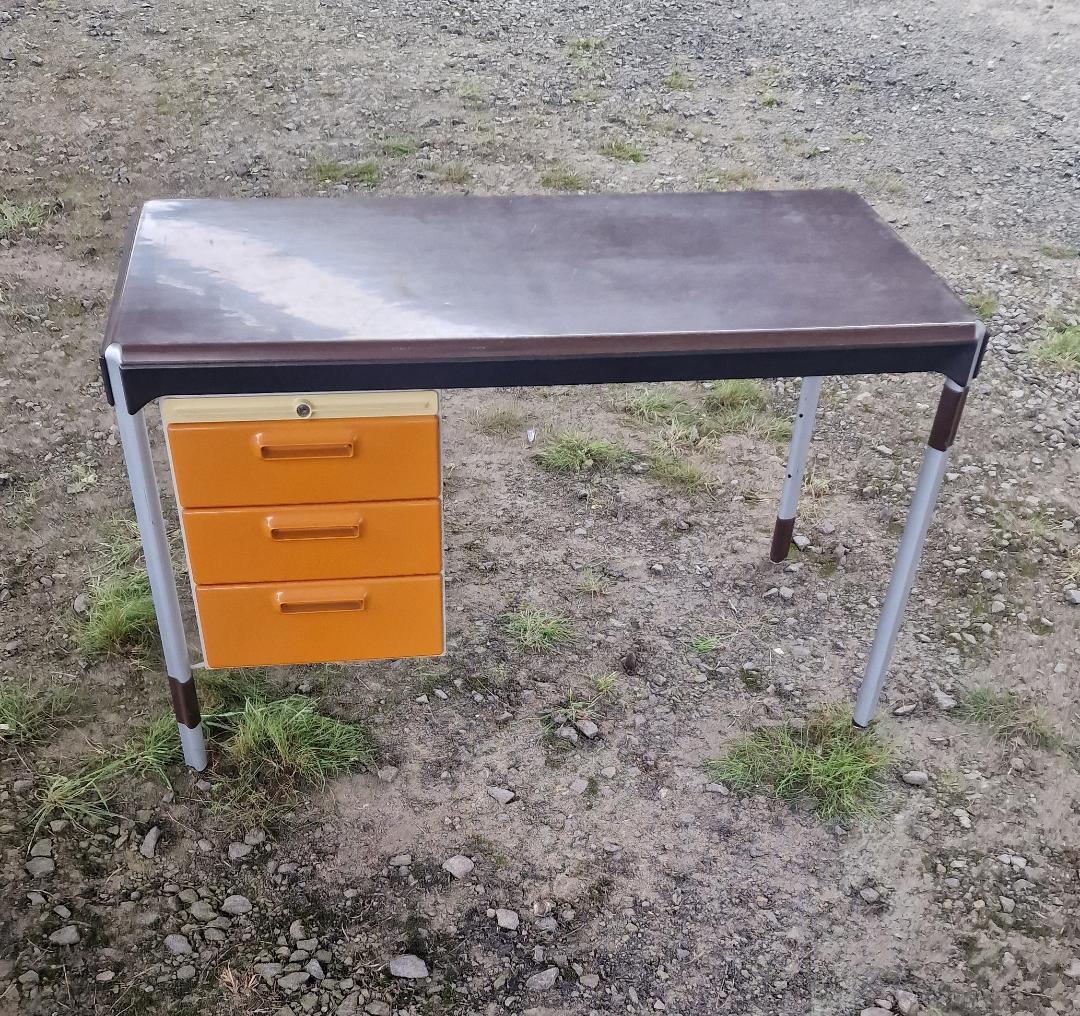 Well balanced in function and form this rare desk by Marc Held 
Combine into Materials metalcvand plastic with three storage draws 
Cc 1960 for strafor France