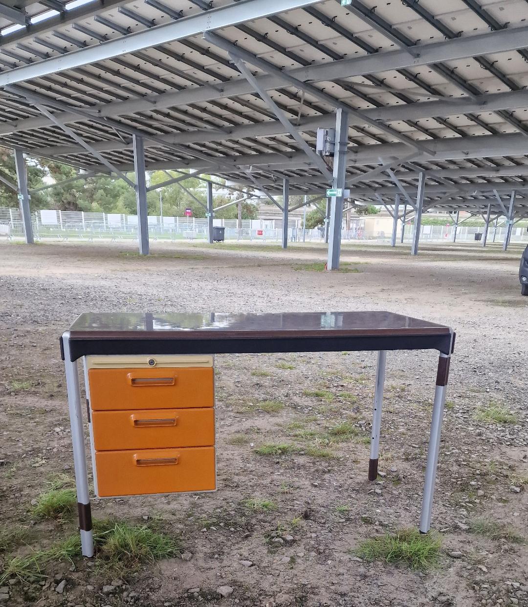 1960 Rare Industrial desk by Marc Held for Strafor In Good Condition For Sale In London, Lambeth