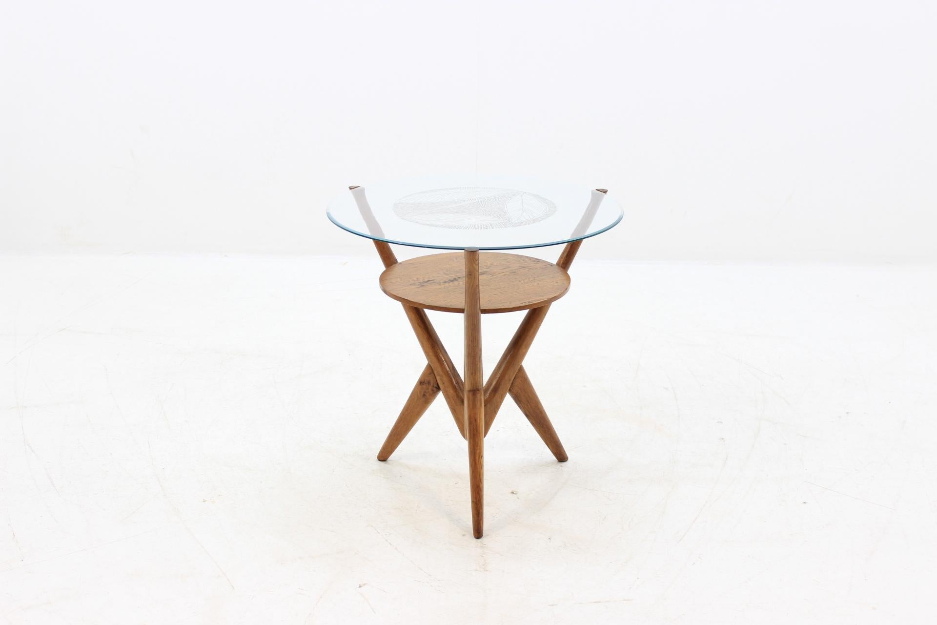 Tchèque 1960 Rare table basse organique du milieu du siècle, Tchécoslovaquie en vente