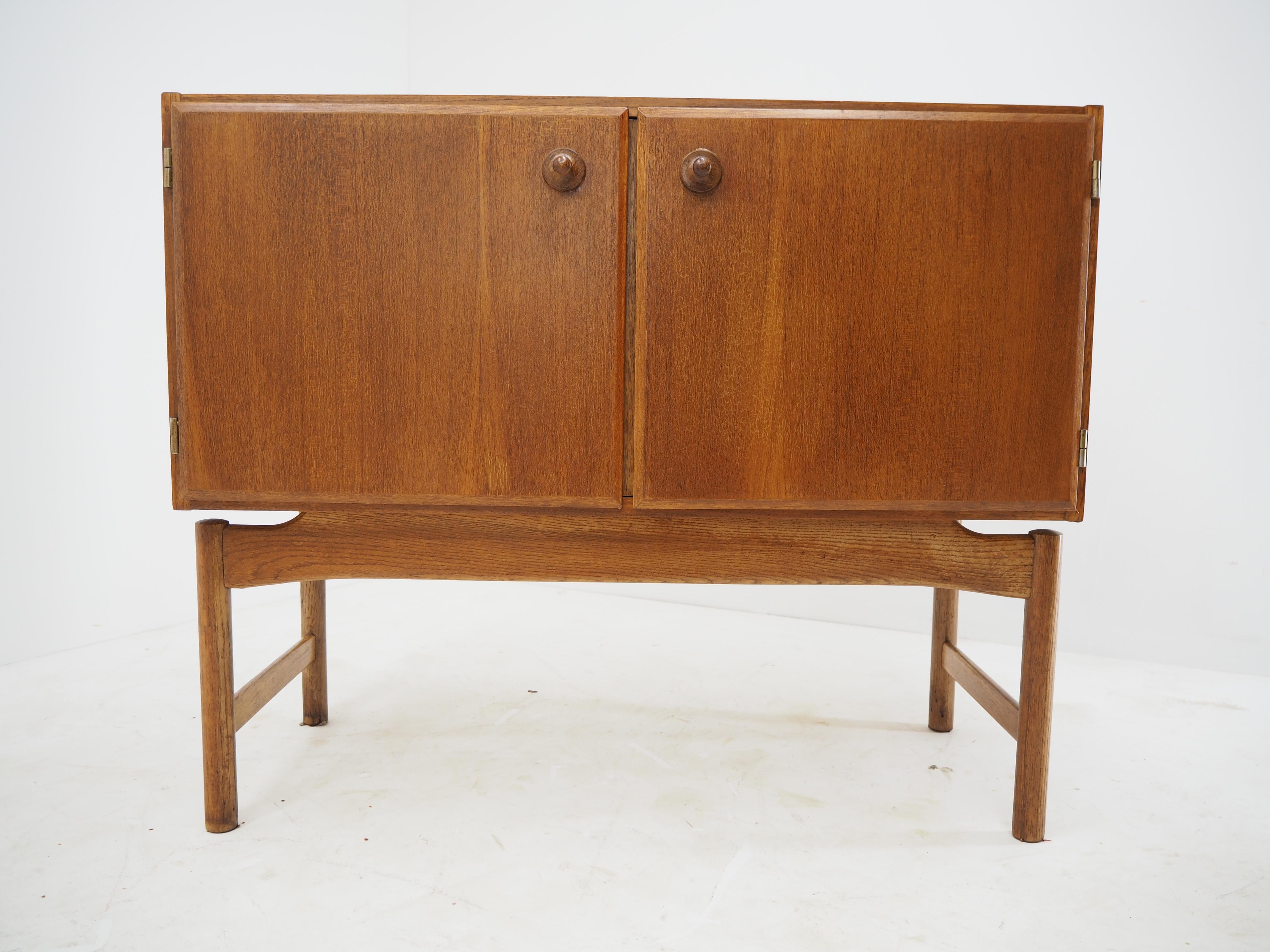 1960 Rare Teak and Oak Cabinet by Krasna Jizba, Czechoslovakia In Good Condition For Sale In Praha, CZ