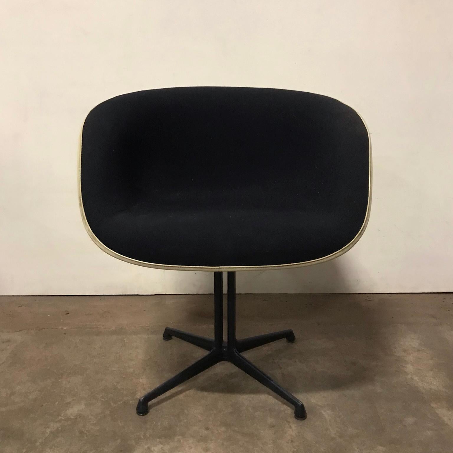 1960, Ray and Charles Eames, Original La Fonda Chair by Miller in First Fabric In Good Condition In Amsterdam IJMuiden, NL