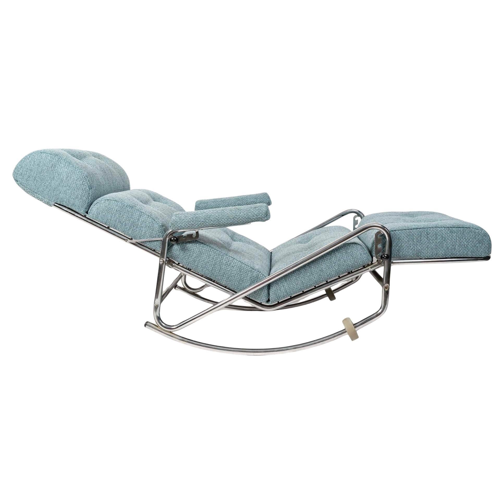 Jolie chaise longue de Lama.

La structure en métal tubulaire chromé, la garniture bleu clair et le tissu de Houlès ont été restaurés dans leur état d'origine.
Il est en très bon état et date des années 1960-70.
 
Le dossier et le repose-pieds ont