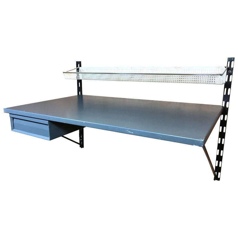 Caius vrijheid volleybal 1960 Retro Pilastro Tomado shelving Grey Metal Desk Unit with Drawer and  Shelf For Sale at 1stDibs | retro metal desk, grey metal shelving, grey  metal shelf